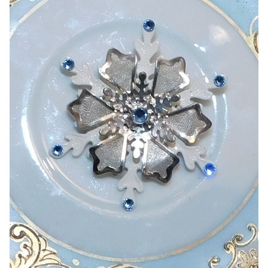 Other Vintage Winter Snowflake Brooch White And Silver Tone With B Size ONE SIZE - 2 Thumbnail