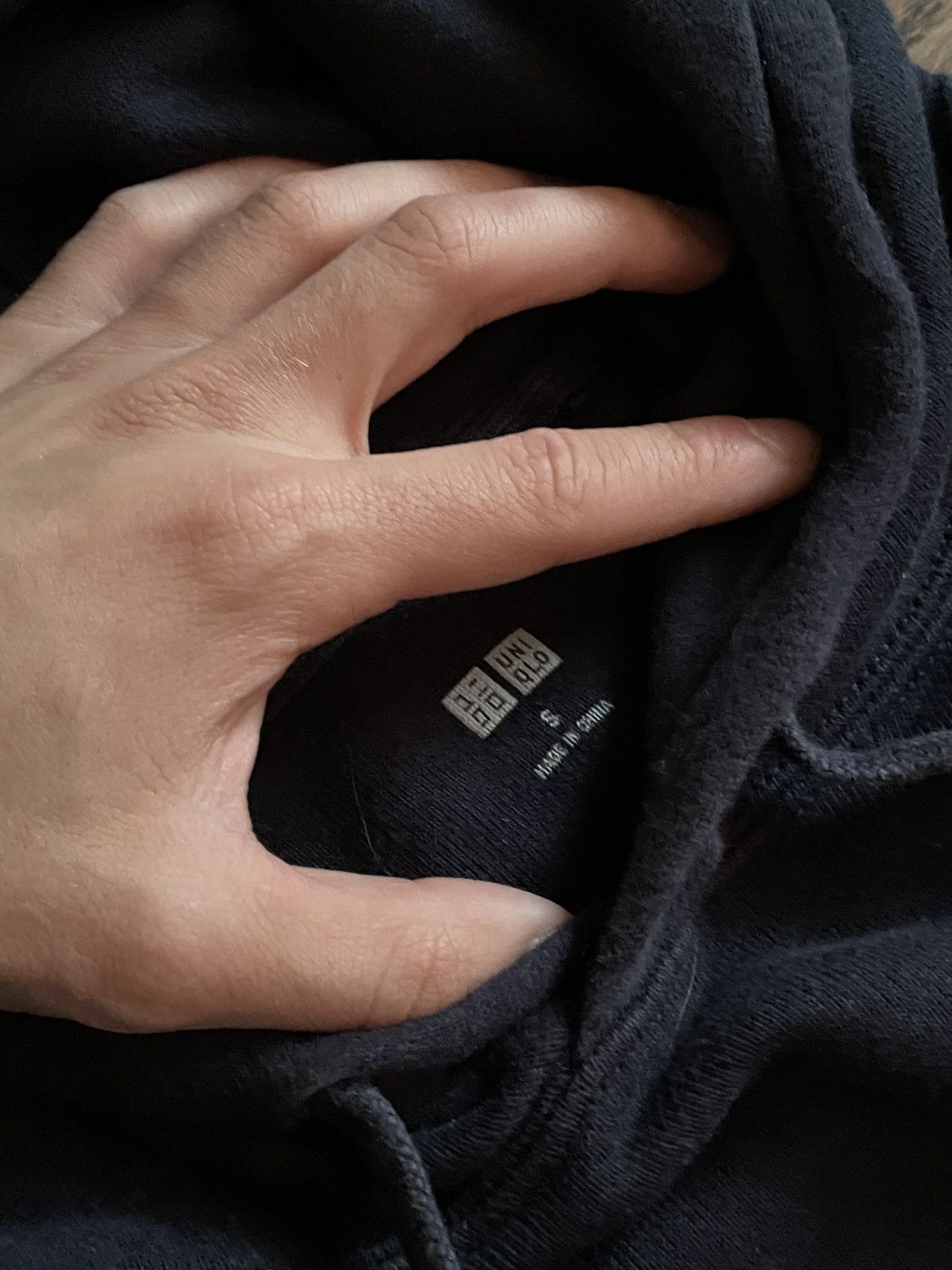 Japanese Brand × Uniqlo Vintage Black Uniqlo Hoodie Sweatshirt Size S Gently Used Size US S / EU 44-46 / 1 - 3 Thumbnail