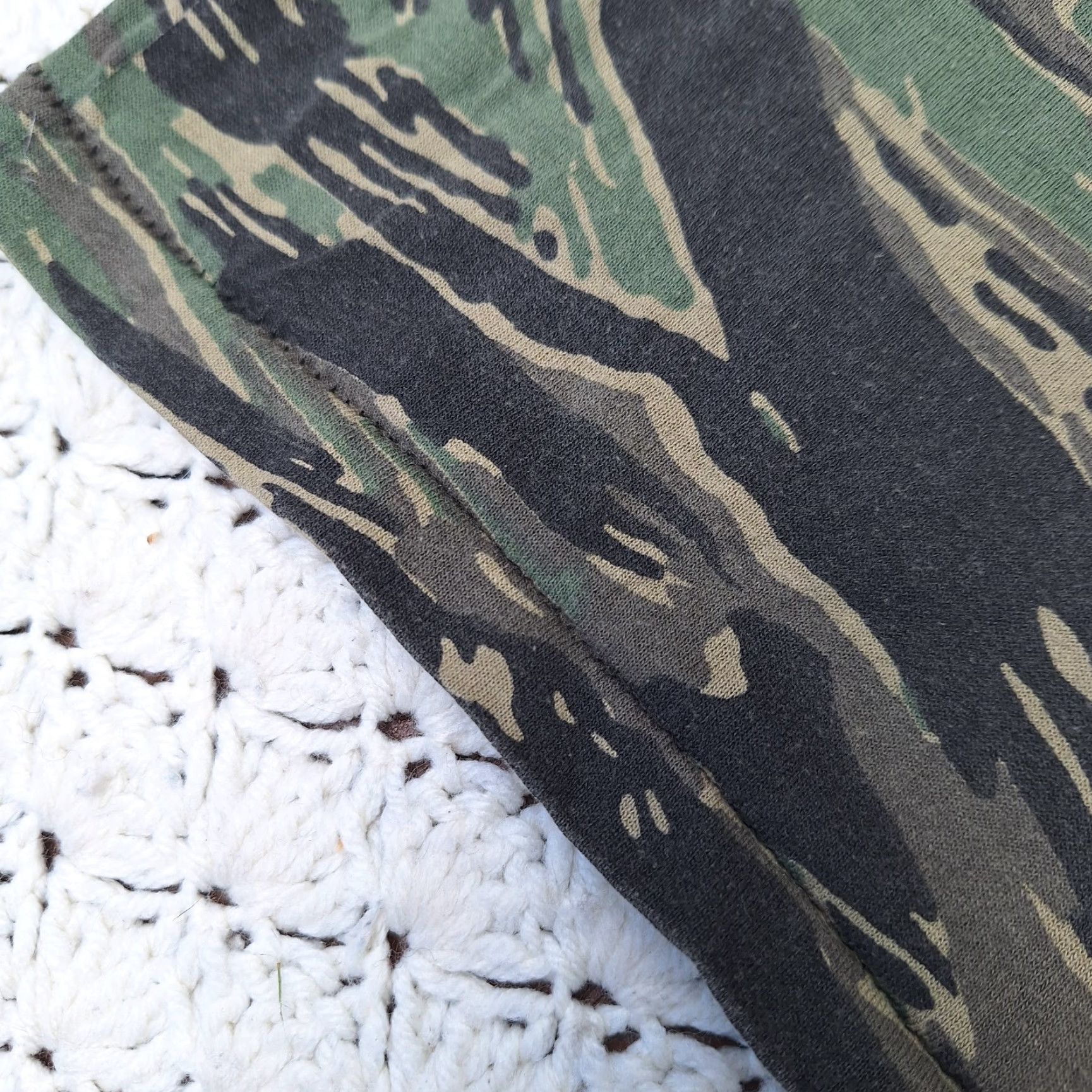 VINTAGE Tiger Stripe Mens Military Vietnam Camo Long Sleeve Graphic T-Shirt - Large