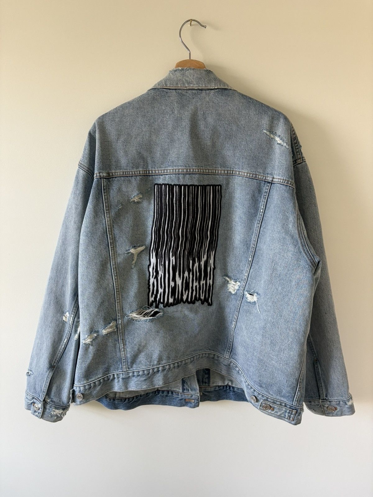 Balenciaga BALENCIAGA DENIM JACKET DISTRESSED BLUE WITH BACK EMBROIDERY Size US L / EU 52-54 / 3 - 1 Thumbnail