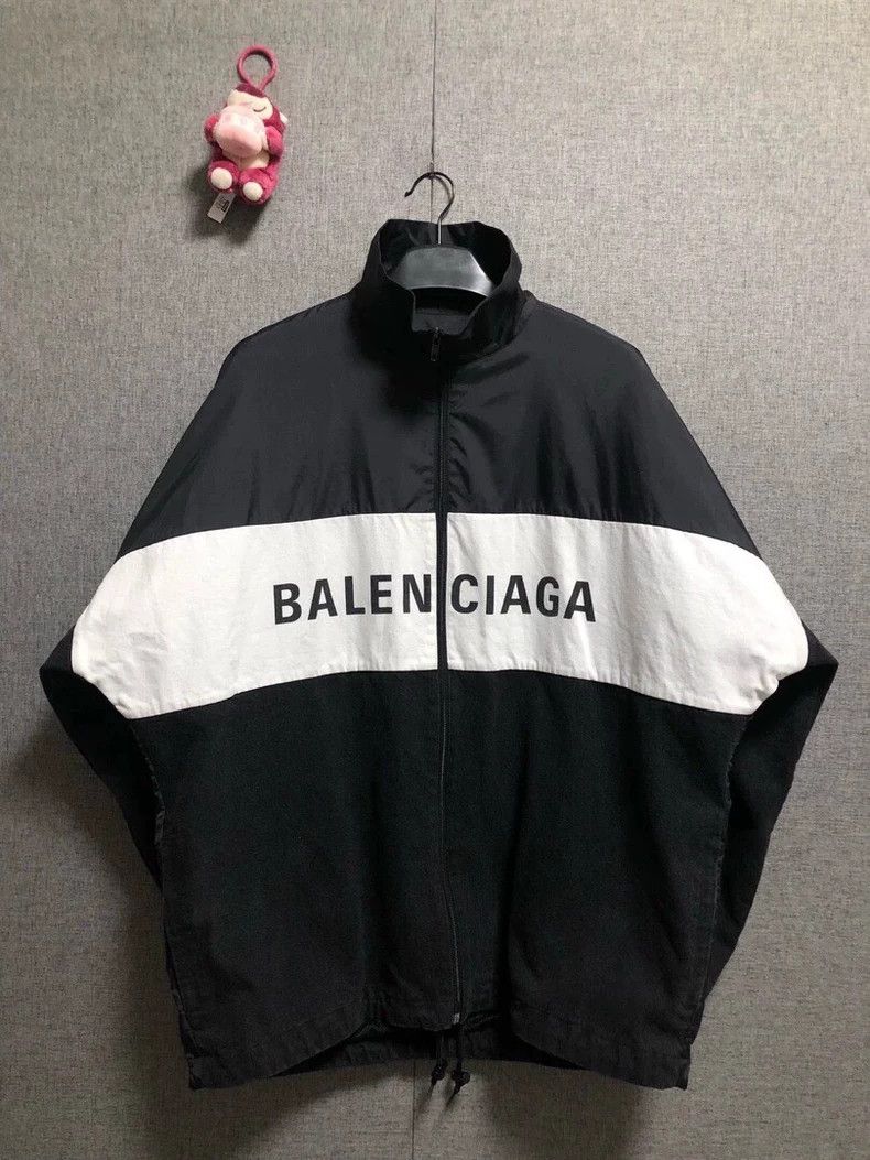 Balenciaga Balenciaga size 36 Denim Patchwork Jacket Size 36, 99% New Size XS / US 0-2 / IT 36-38 - 1 Thumbnail