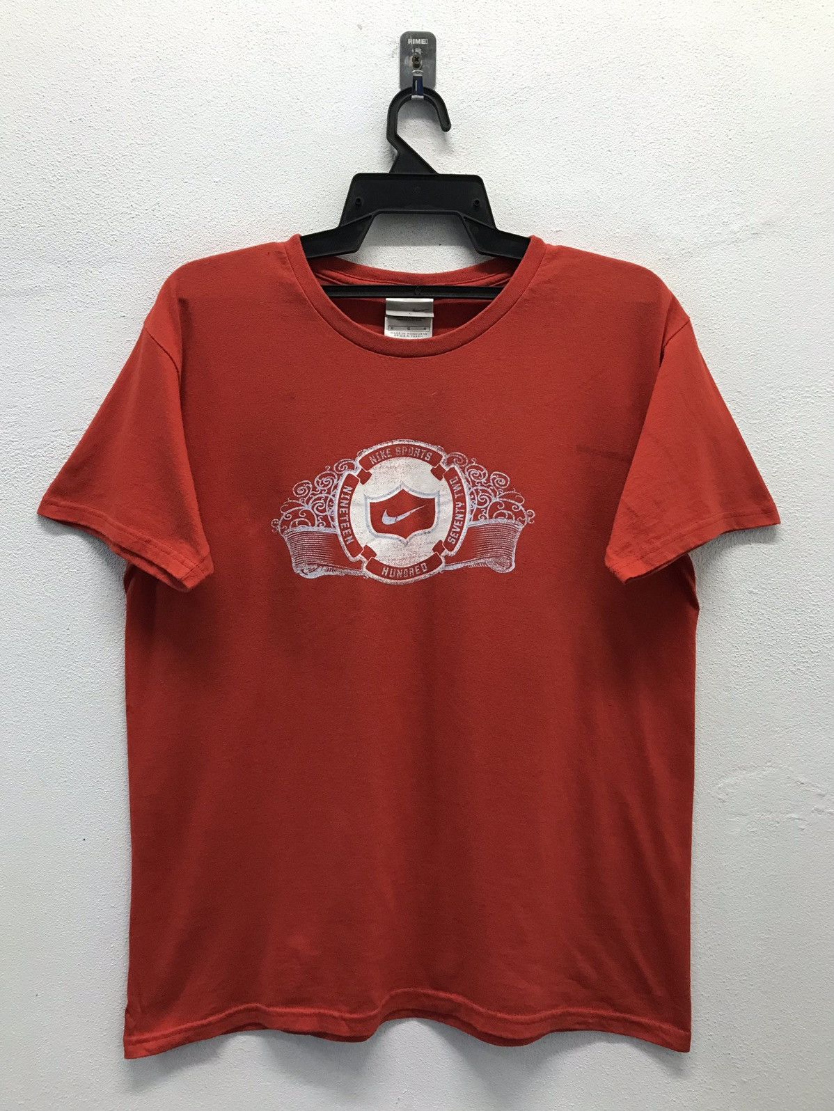 Nike × Vintage Vintage Nike Sports Nineteen Hundred Seventy Two Shirt Size US L / EU 52-54 / 3 - 1 Thumbnail