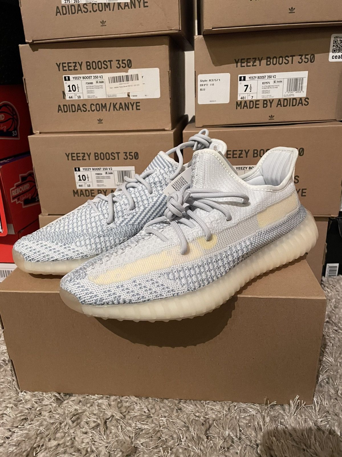 Yeezy Yeezy 350 V2 Clout White Non-Reflective Size US 10.5 / EU 43-44 - 1 Thumbnail