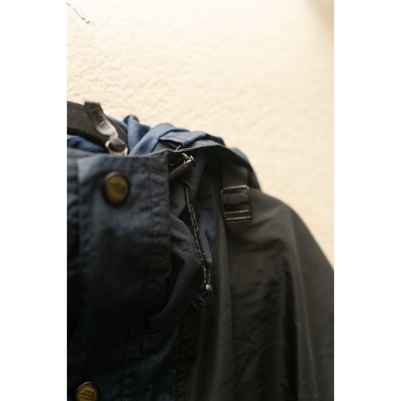 The North Face VTG 90s The North Face Mountain Light GORE-TEX Jacket Size L Size US L / EU 52-54 / 3 - 6 Thumbnail