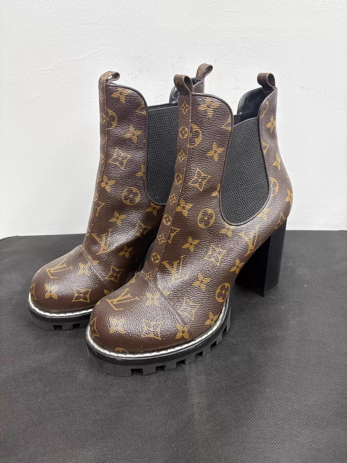 Louis Vuitton lv Classic Brown Monogram Heeled Ankle Boot 41 GD Size US 10 / IT 40 - 1 Thumbnail