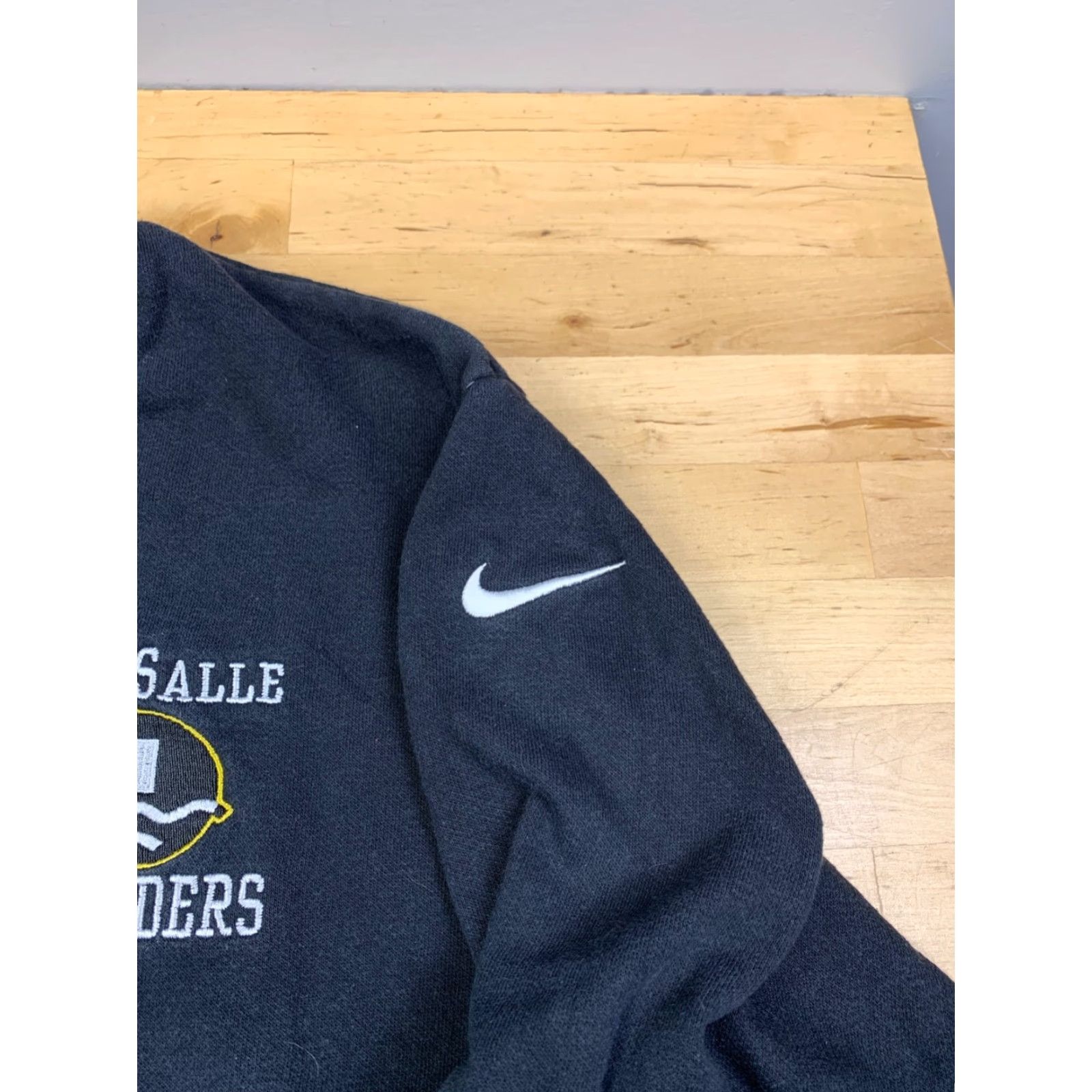 Nike Nike Sweatshirt Mens M Black DeLaSalle Islanders Sports High School 12314 Size US M / EU 48-50 / 2 - 3 Thumbnail