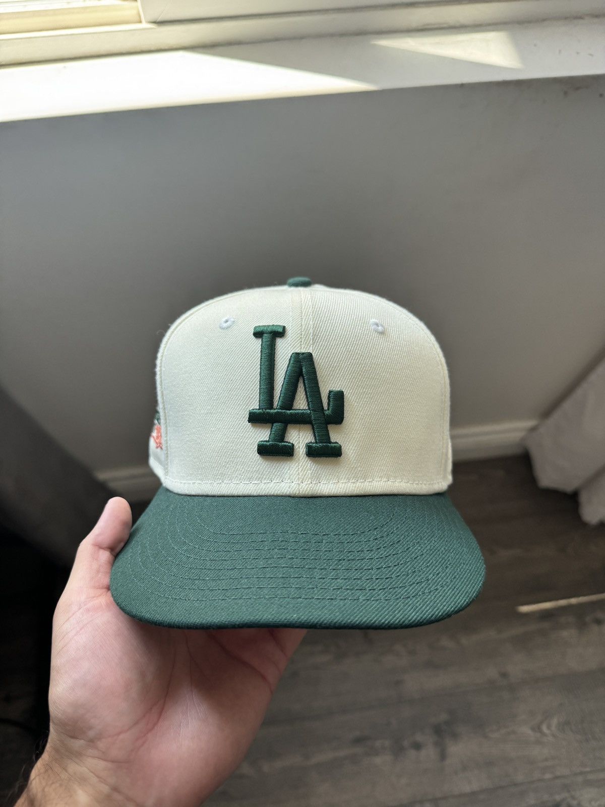 New Era Used Rare Los Angeles Dodgers New Era Fitted - Size 7 1/8 Size ONE SIZE - 2 Thumbnail