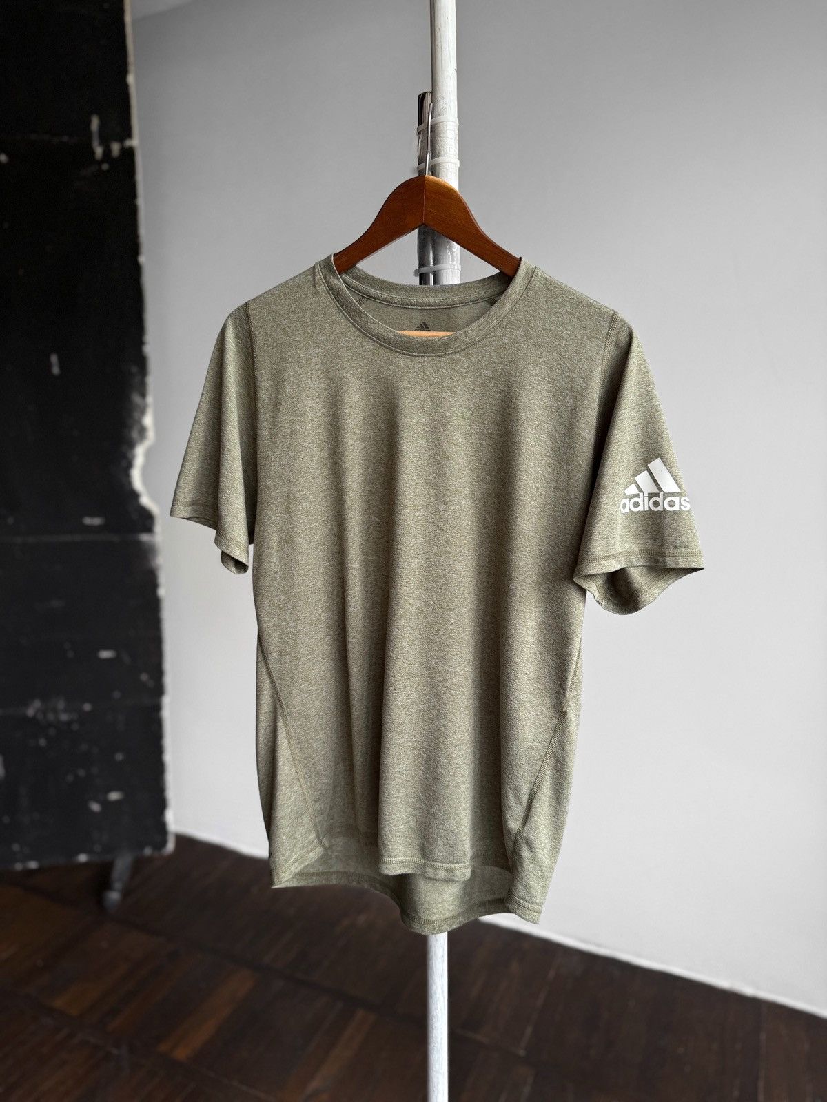 Adidas Adidas Freelift Mens Khaki Short Sleeve Sport Ultimate Tee Size US M / EU 48-50 / 2 - 2 Thumbnail