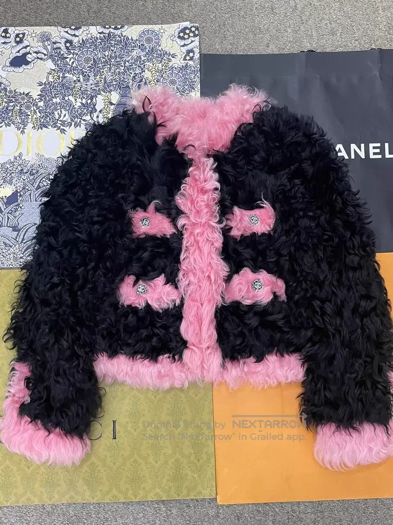 Chanel Chanel Black and pink fur coat Size XS / US 0-2 / IT 36-38 - 1 Thumbnail