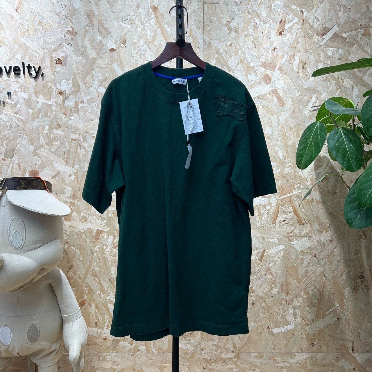 Burberry burberry green equestrian design short sleeve top Size US XL / EU 56 / 4 - 1 Thumbnail