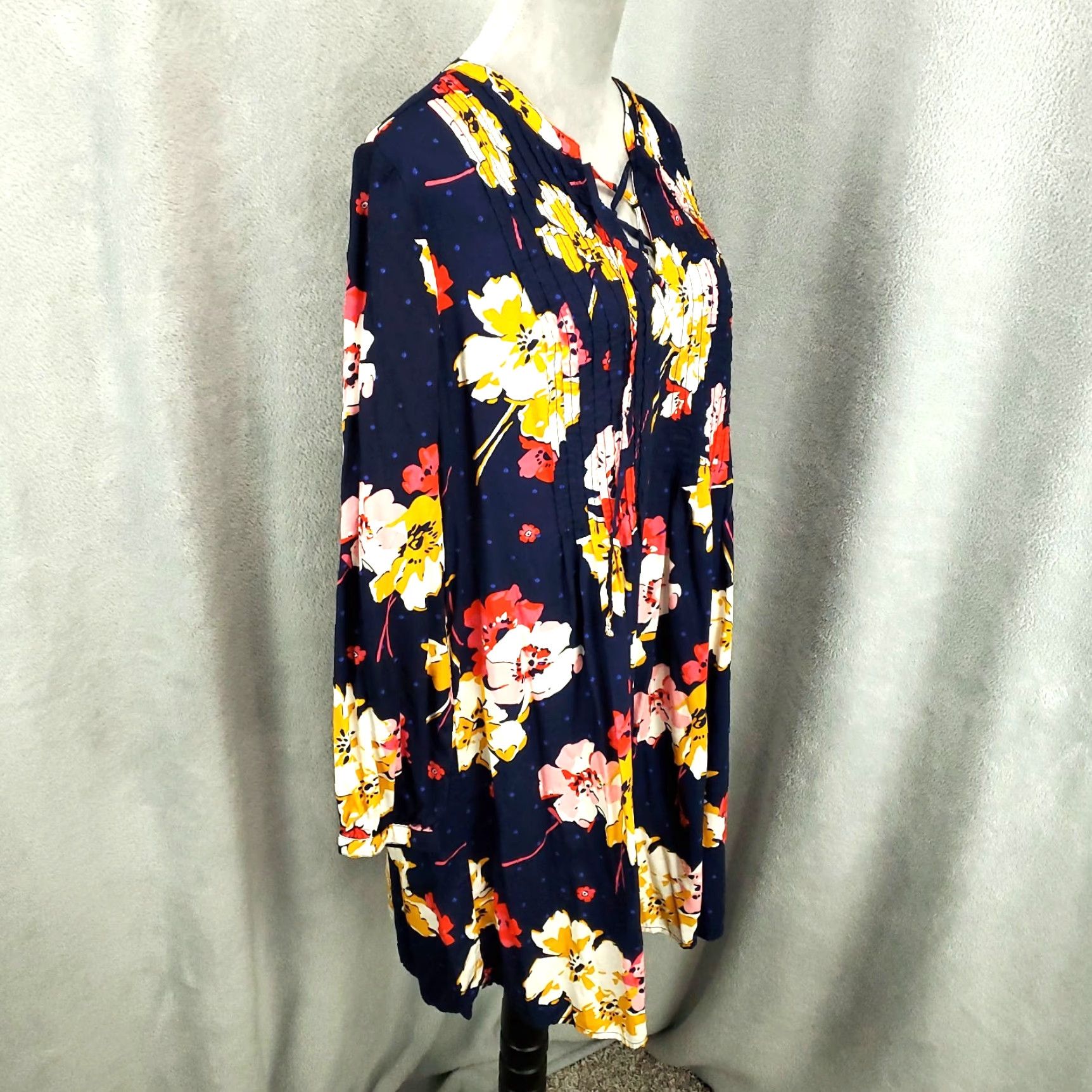 Old Navy Old Navy Womens Dress Large Navy Blue Floral Lace Up Pintucked Shift Size L / US 10 / IT 46 - 2 Thumbnail