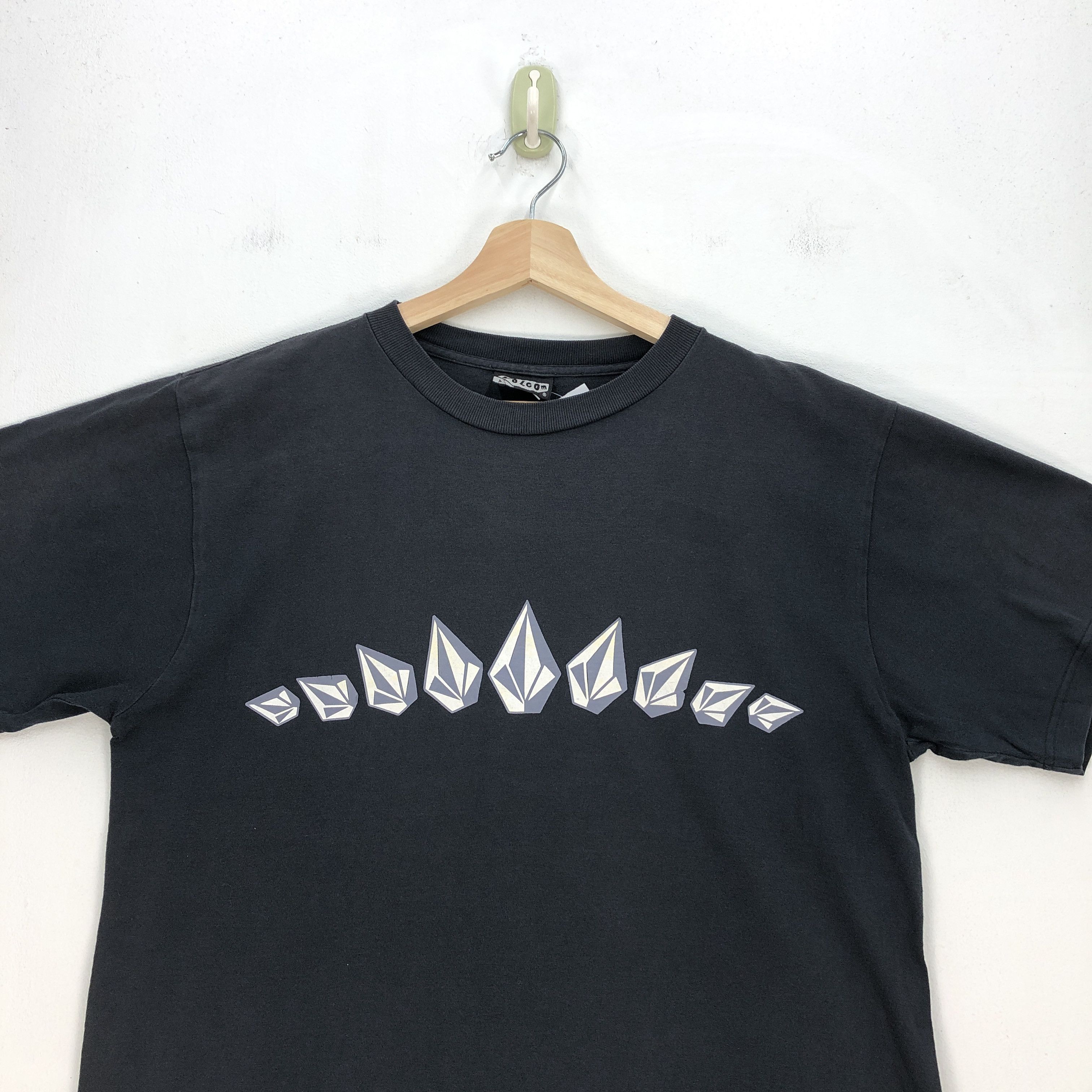Vintage Vintage Y2K Volcom T Shirt Volcom Skateboarding Tees Size US L / EU 52-54 / 3 - 3 Thumbnail