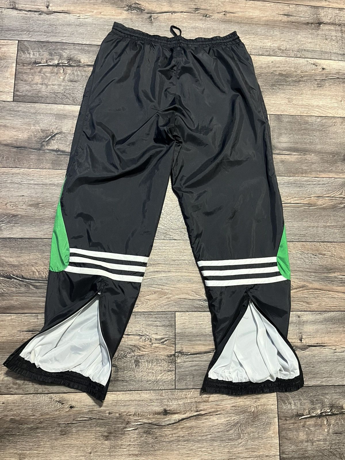 Adidas Vantage 90’s Adidas Black/Green Nylon Track Suit Size M Size US M / EU 48-50 / 2 - 15 Thumbnail