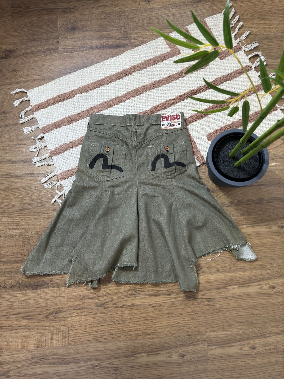 Evisu VINTAGE EVISU RARE JEANS PLATED MIDI SKIRT Size 28" / US 6 / IT 42 - 1 Thumbnail