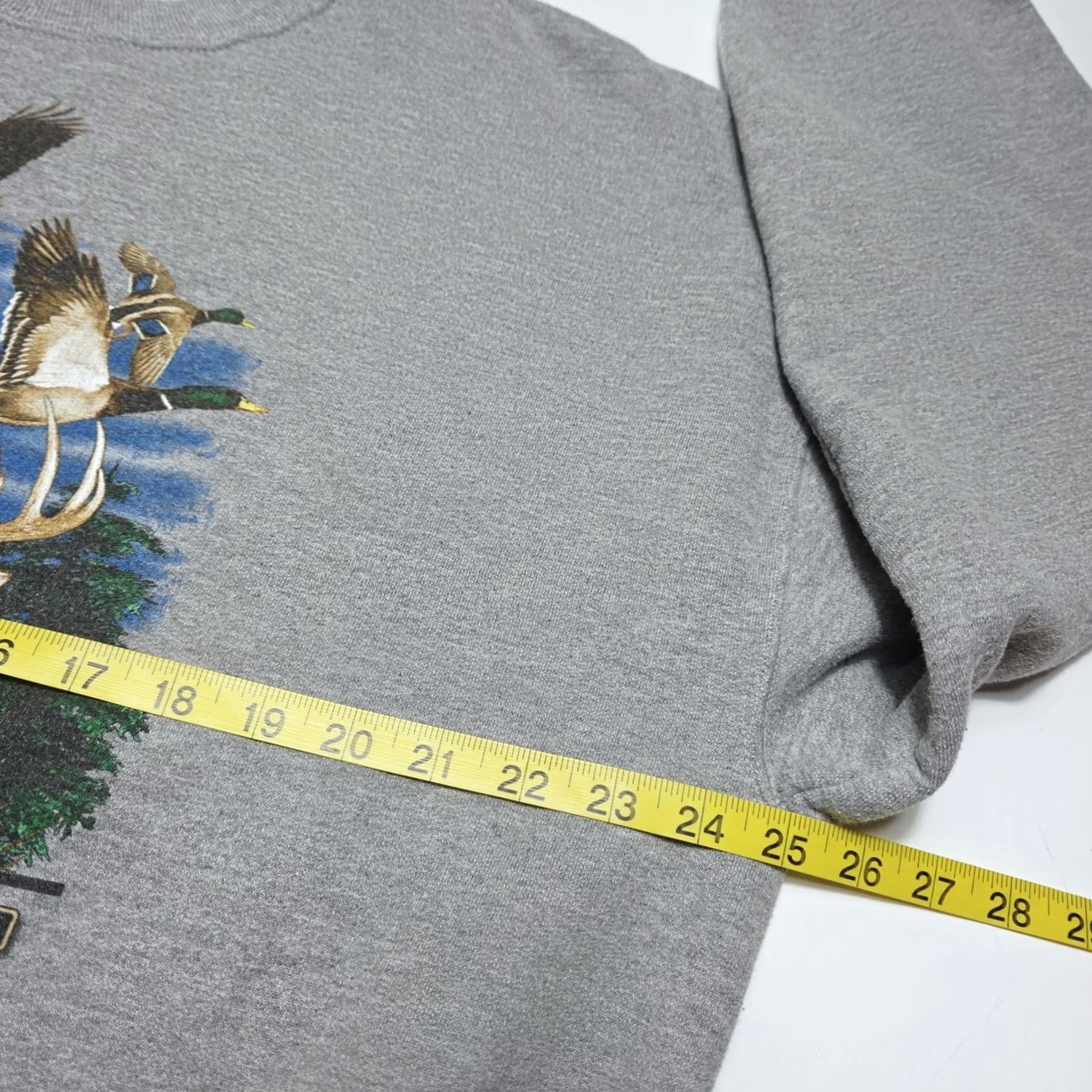 Vintage VINTAGE Unbranded Sweatshirt Gray Crewneck Deer Graphic Size L Men Y2k Size US L / EU 52-54 / 3 - 5 Thumbnail