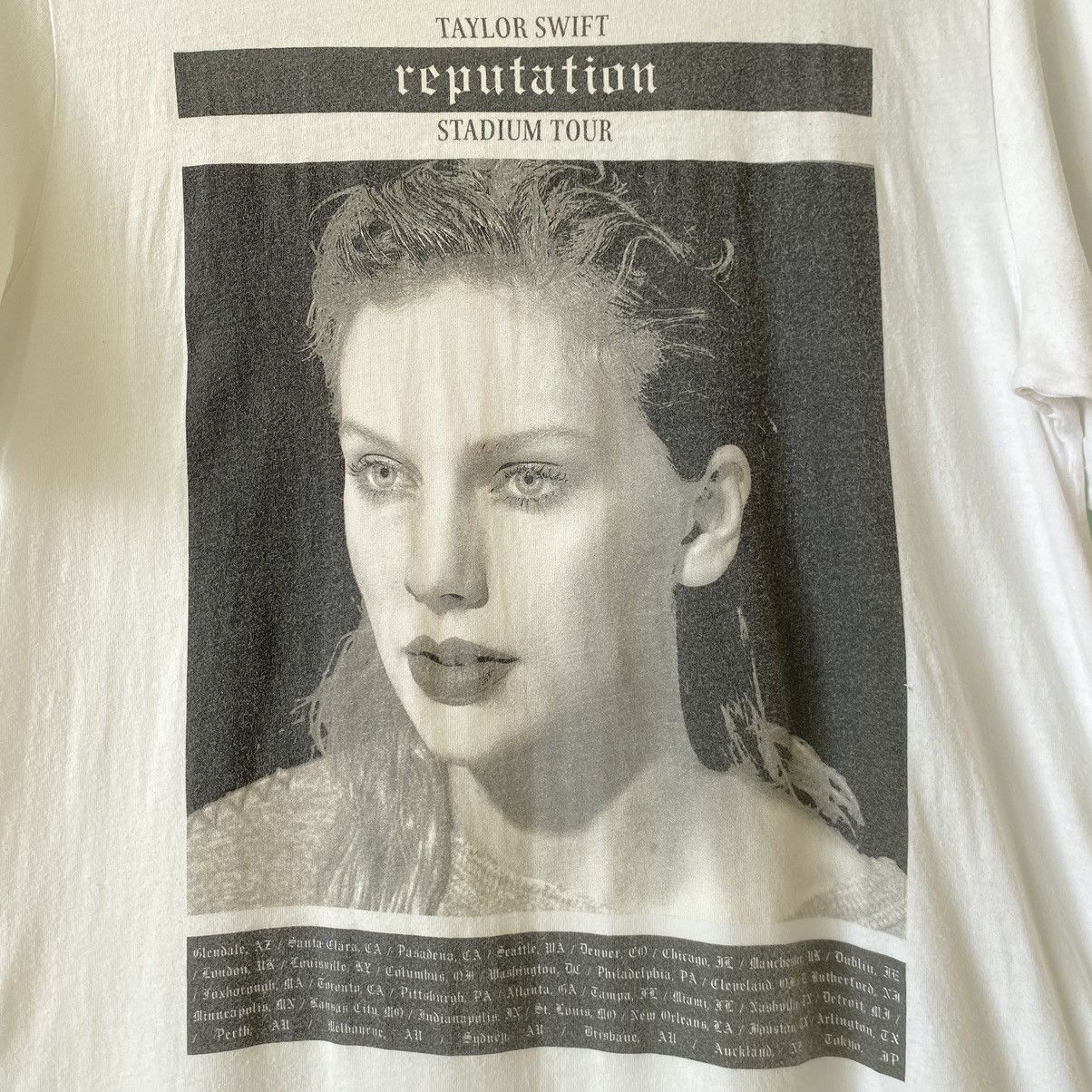 Band Tees Thrashed Taylor Swift Reputation Stadium Tour ERD GRUNGE T Size US M / EU 48-50 / 2 - 3 Thumbnail