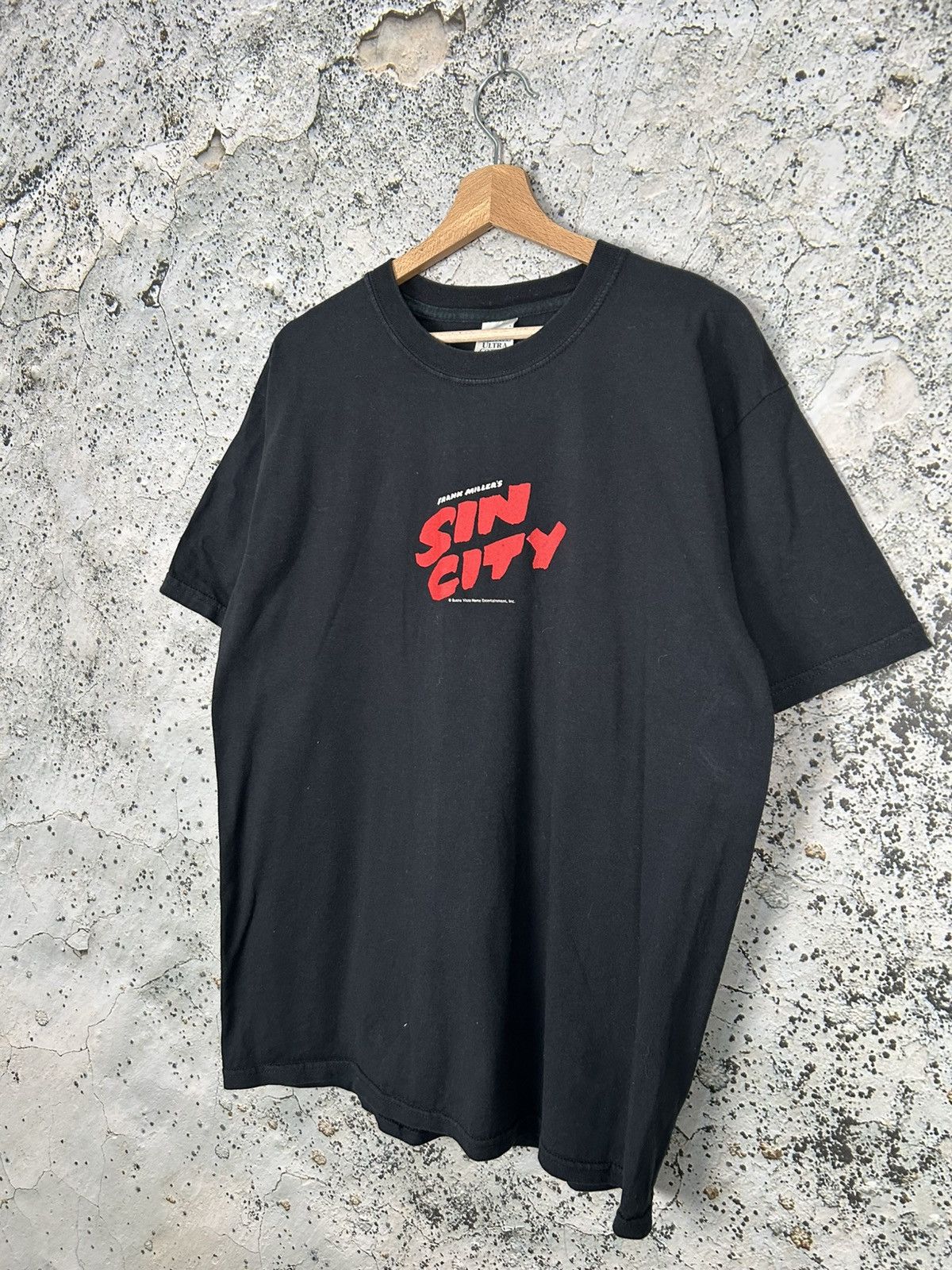 Vintage Vintage Sin City Movie Film Graphic Tee Avant Garde Rare Size US L / EU 52-54 / 3 - 2 Thumbnail