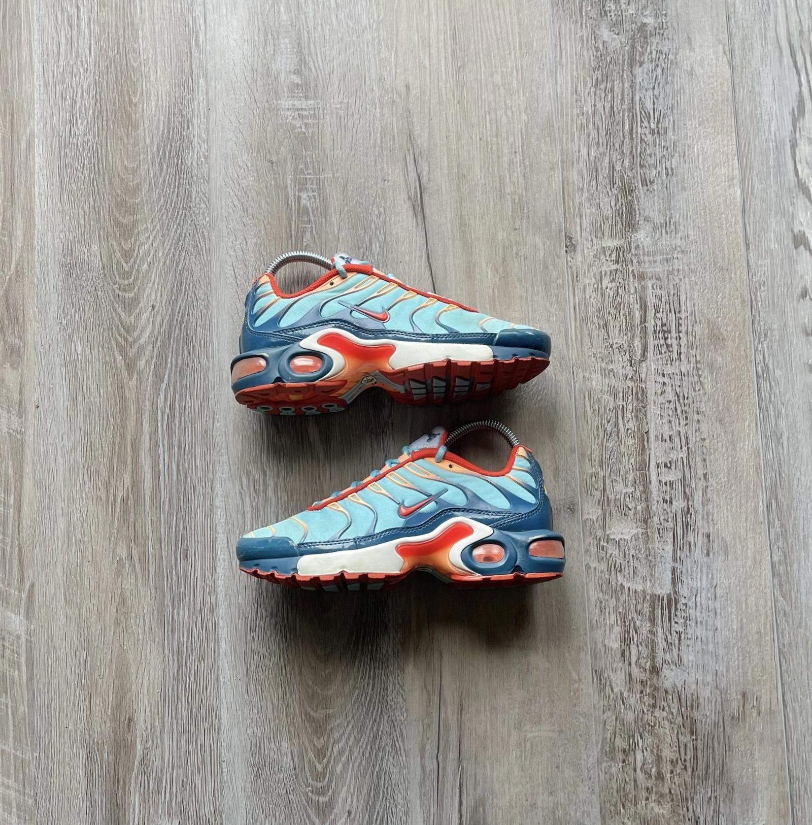 Nike NIKE • Air Max Plus GS "Swoosh Chain" (4.5M) Size US 5 / EU 37 - 1 Thumbnail