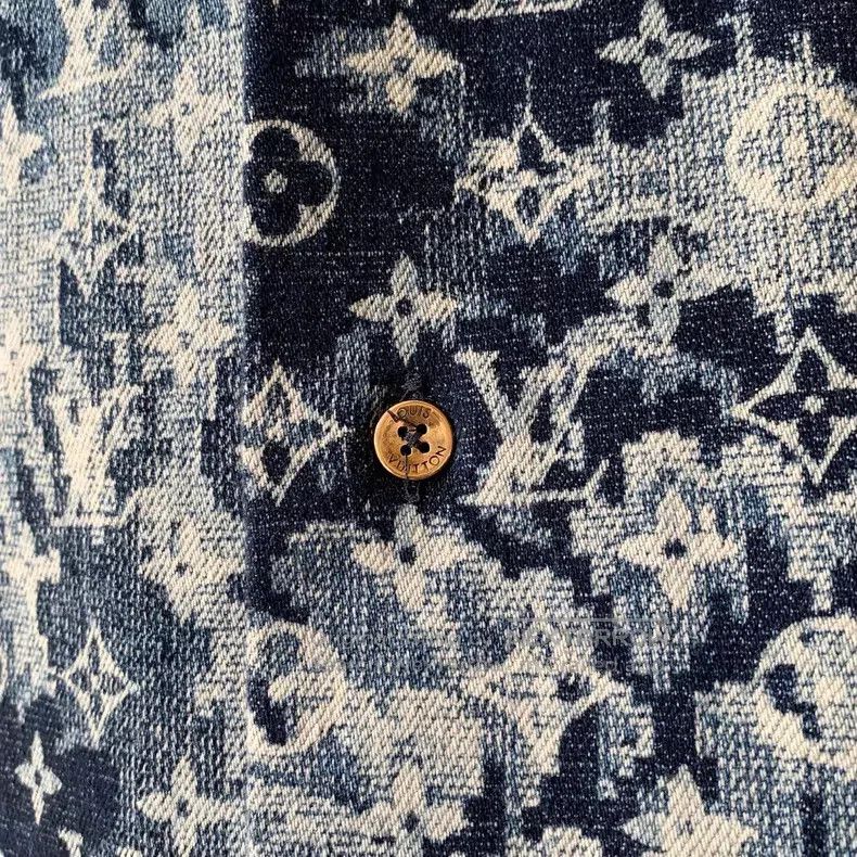 Louis Vuitton Louis Vuitton Tapestry full print short sleeve shirt Size US M / EU 48-50 / 2 - 6 Thumbnail