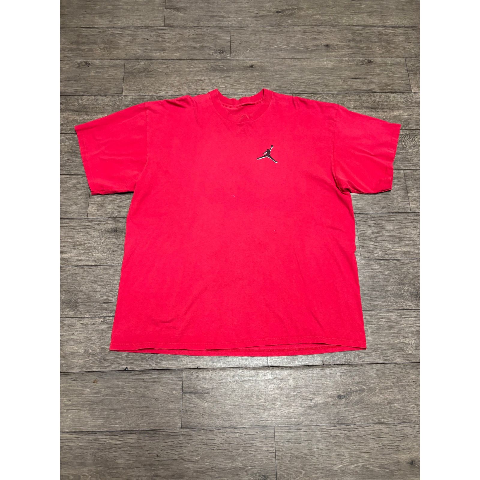 Jordan Brand × Nike × Vintage Vintage Nike Jordan 90s Red Tee Sz 2XL Size US XXL / EU 58 / 5 - 3 Thumbnail