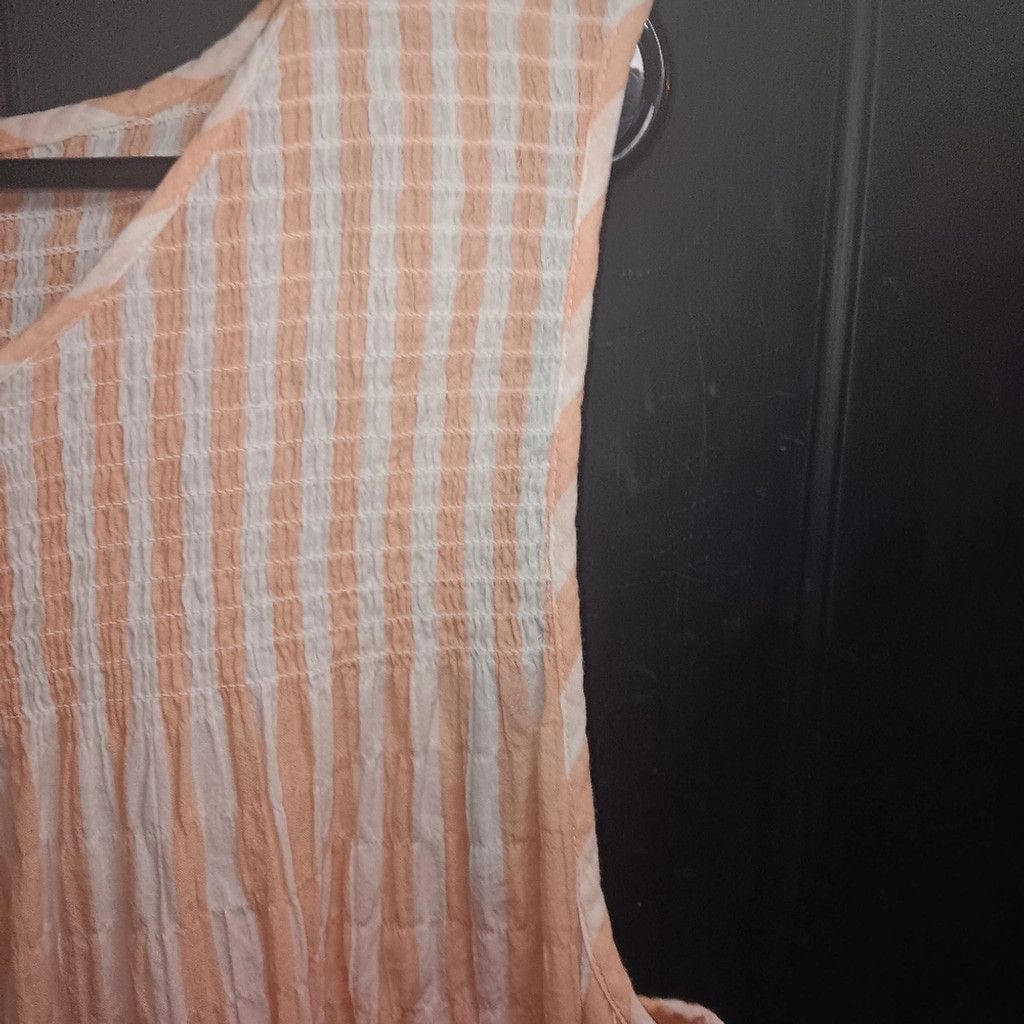 Torrid Torrid 2x, sleeveless top, Orange crinkled material, nwot Size XL / US 12-14 / IT 48-50 - 4 Thumbnail