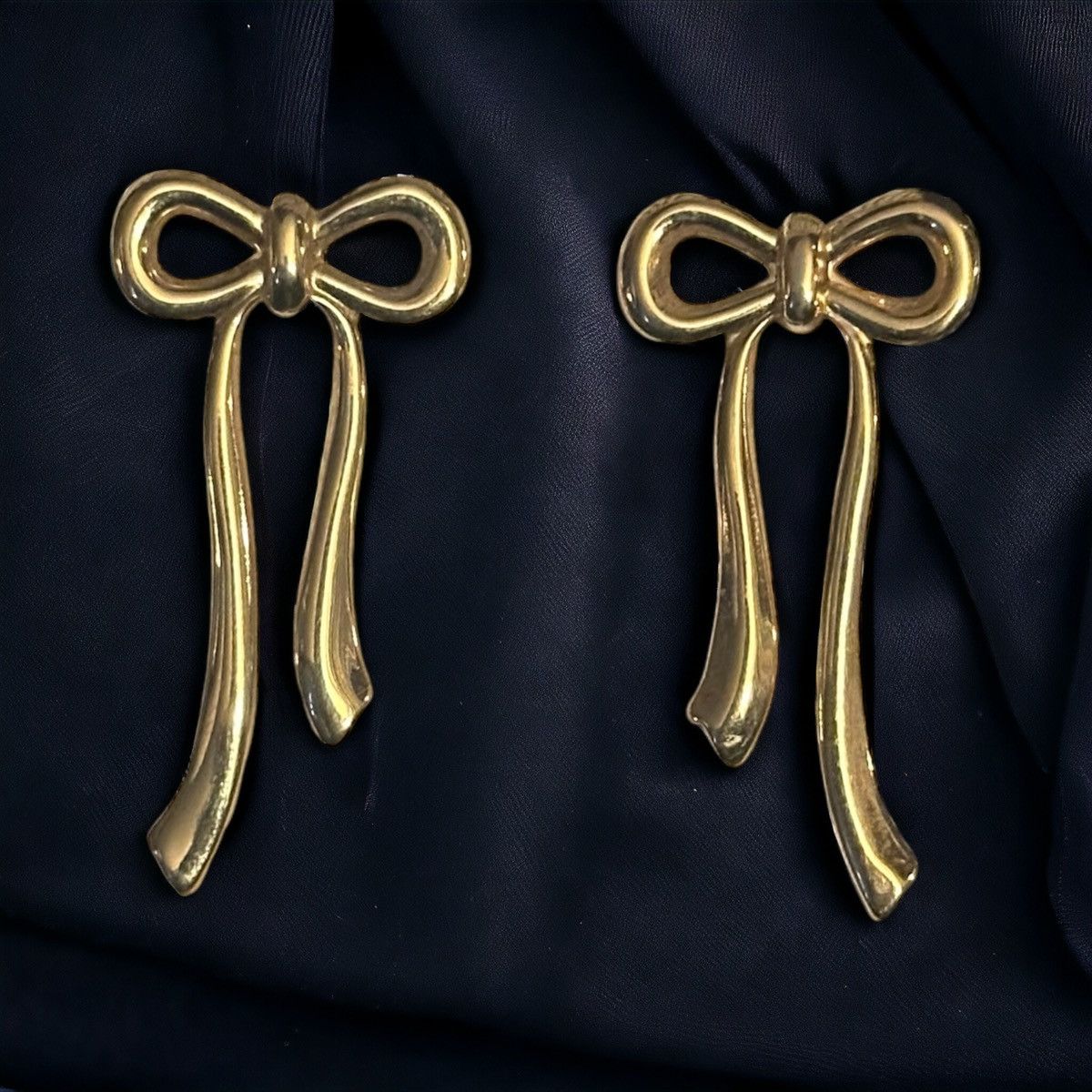 Other Gold tone ribbon bow post earrings Size ONE SIZE - 1 Thumbnail