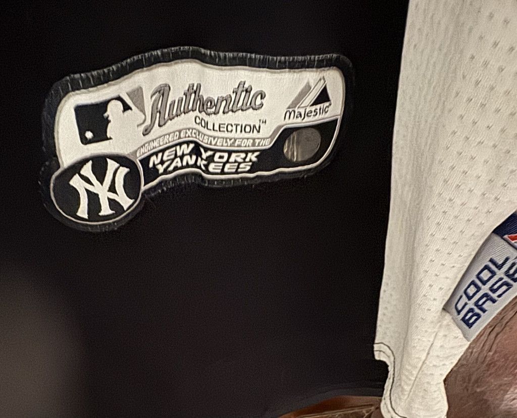 Majestic New York Yankees Majestic Button up Jersey Men Sz L (?) Blue Size US L / EU 52-54 / 3 - 7 Thumbnail