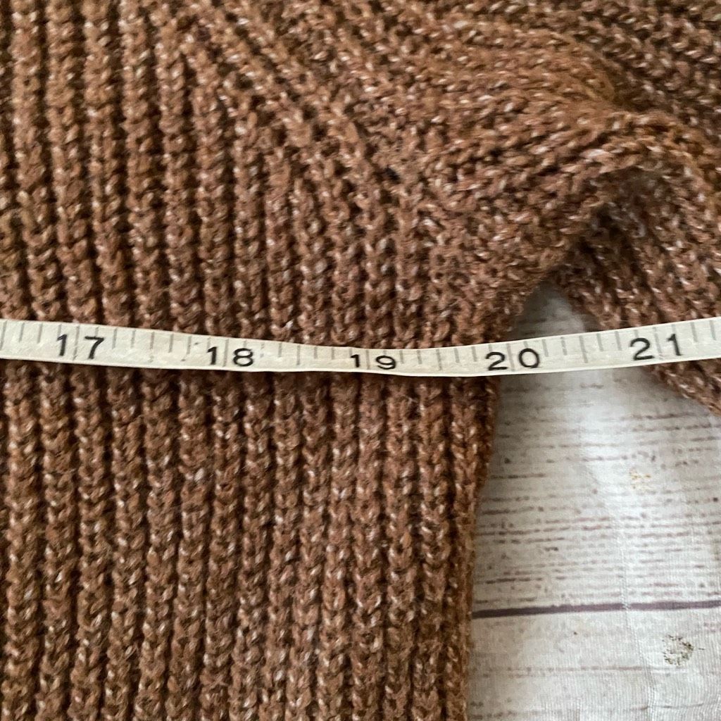Old Navy Old Navy women S v-cut 3 button Longsleeve midi sweater dres Size S / US 4 / IT 40 - 8 Thumbnail