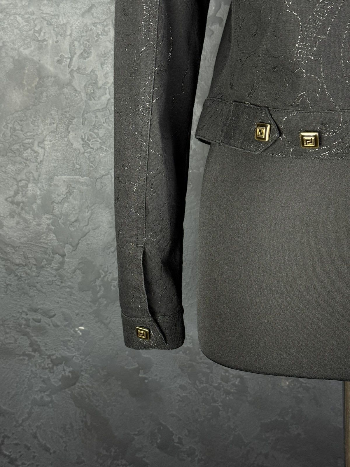 Vintage Versace Classic V2 Vintage 90s Women’s Black Jacket Size 46 Size L / US 10 / IT 46 - 12 Thumbnail