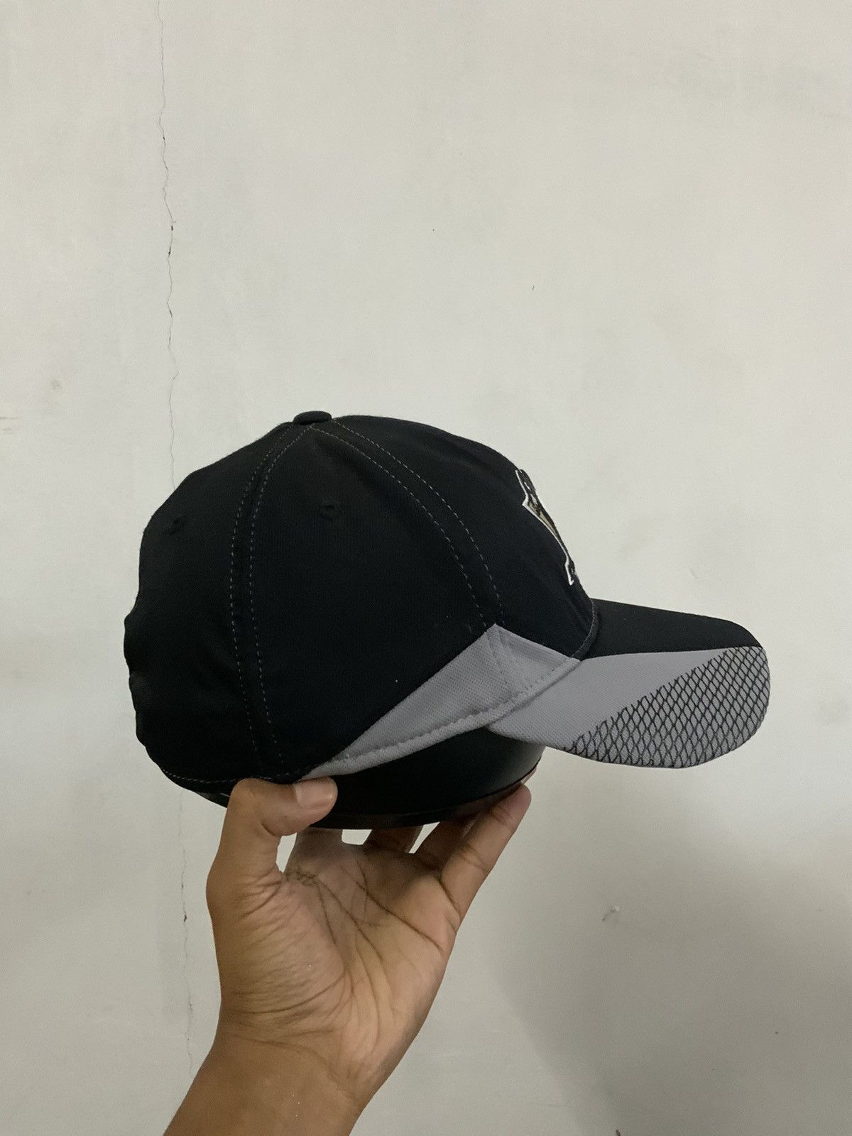 Reebok Reebok NHL Center Ice Fitted Hat Size ONE SIZE - 4 Thumbnail