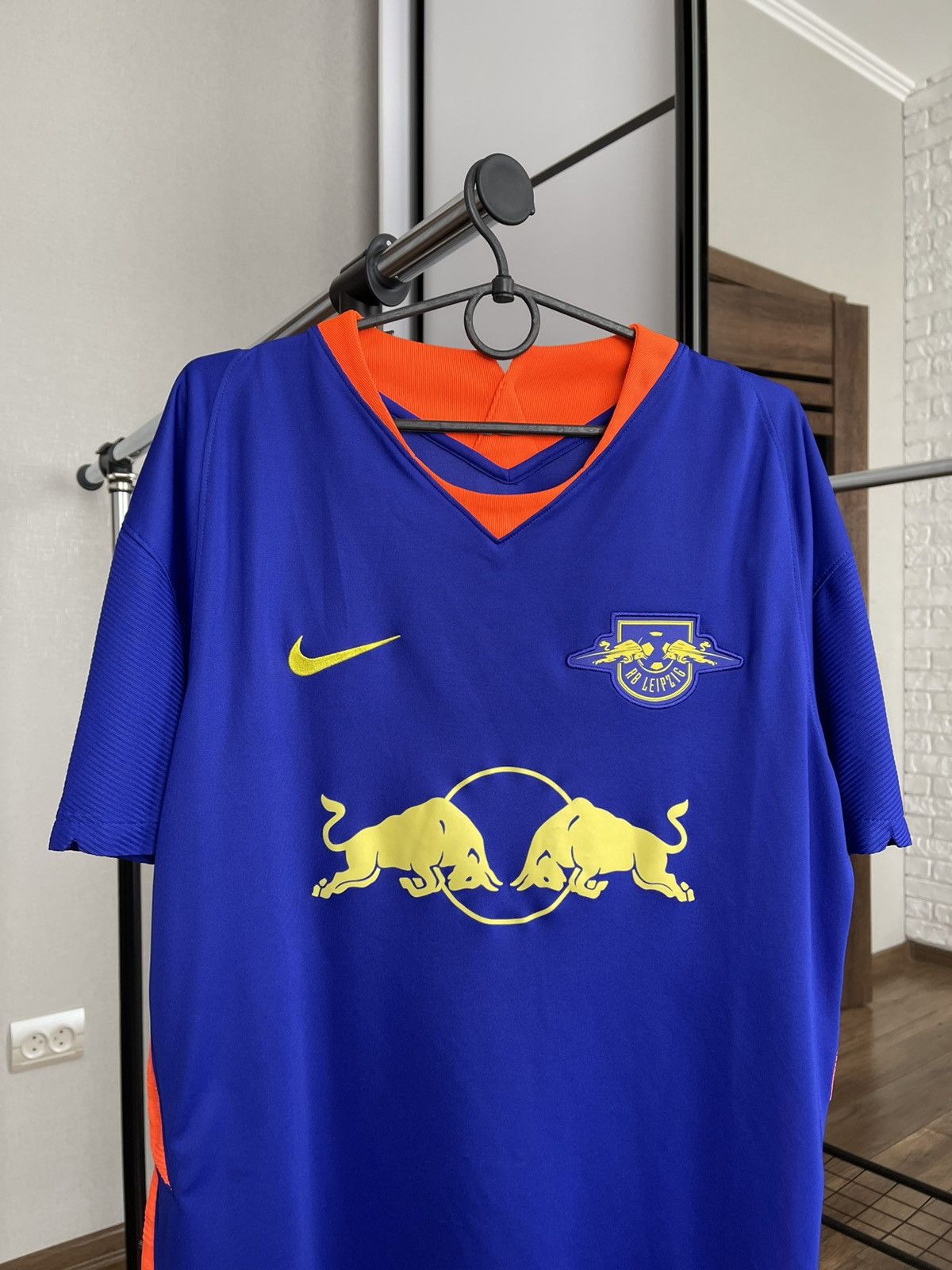 Nike 2020/2021 Nike RB Leipzig Red Bull Soccer Jersey T-Shirt Tee Size US L / EU 52-54 / 3 - 4 Thumbnail