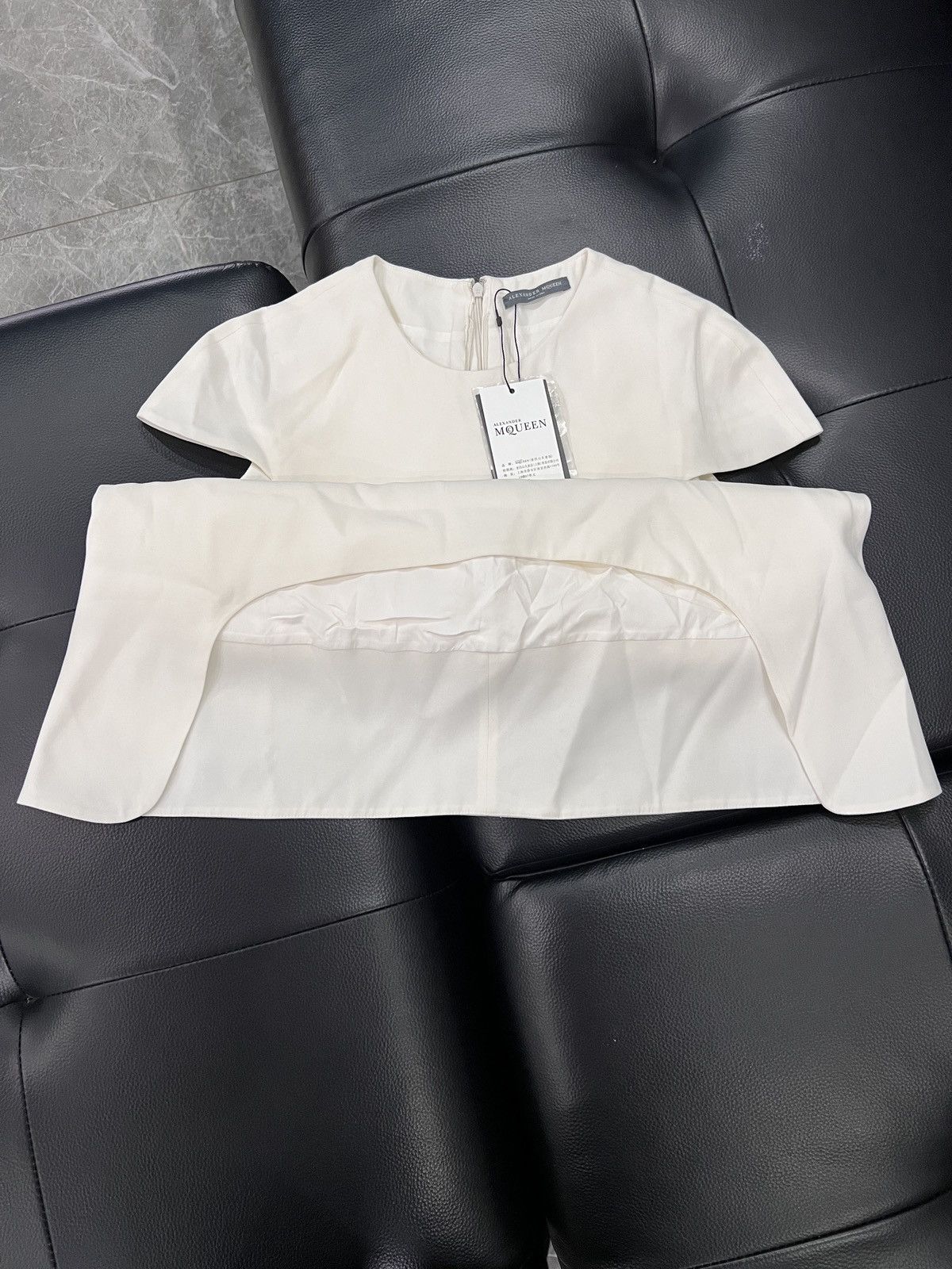Alexander McQueen Alexander McQueen Asymmetric Ruffle Hem Top Size S / US 4 / IT 40 - 4 Thumbnail