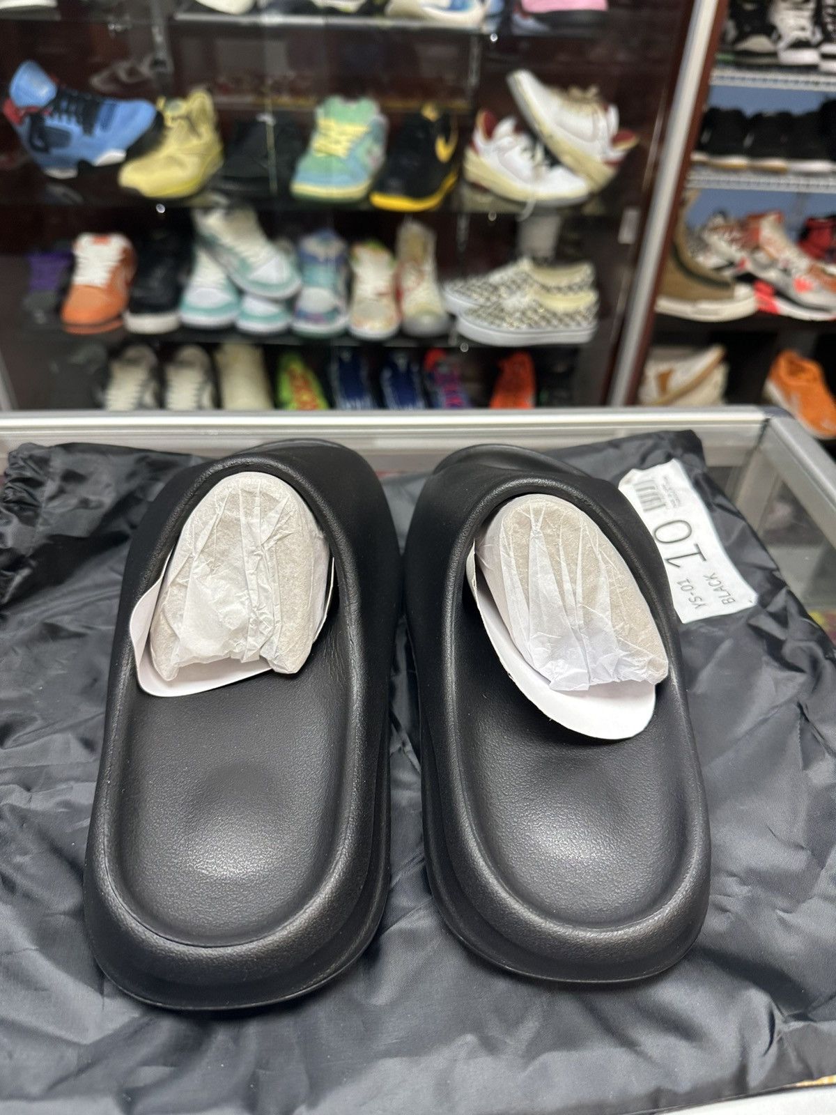 Yeezy Yzy-01 Black Slides Size US 10 / EU 43 - 4 Thumbnail