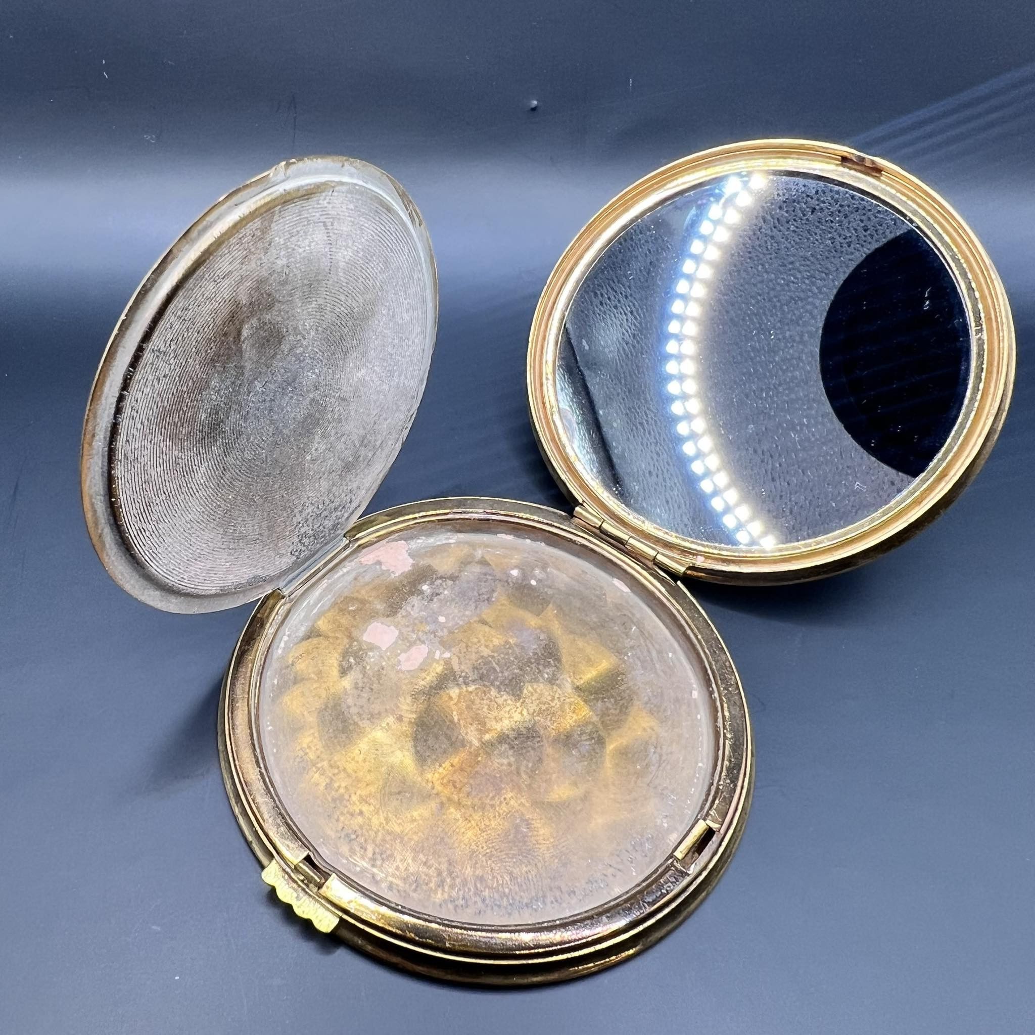 Vintage Vintage Vanity Face Puff Powder Box Compact Case Mirror Size ONE SIZE - 8 Thumbnail