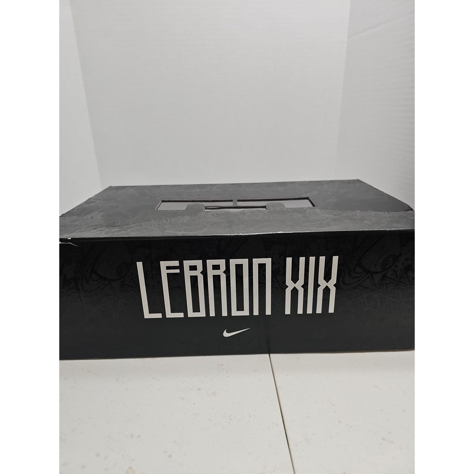 Nike Nike LeBron XIX Wild Berry/Hyper Pink Men's SIZE 10.5 W/ BOX Size US 10.5 / EU 43-44 - 23 Thumbnail