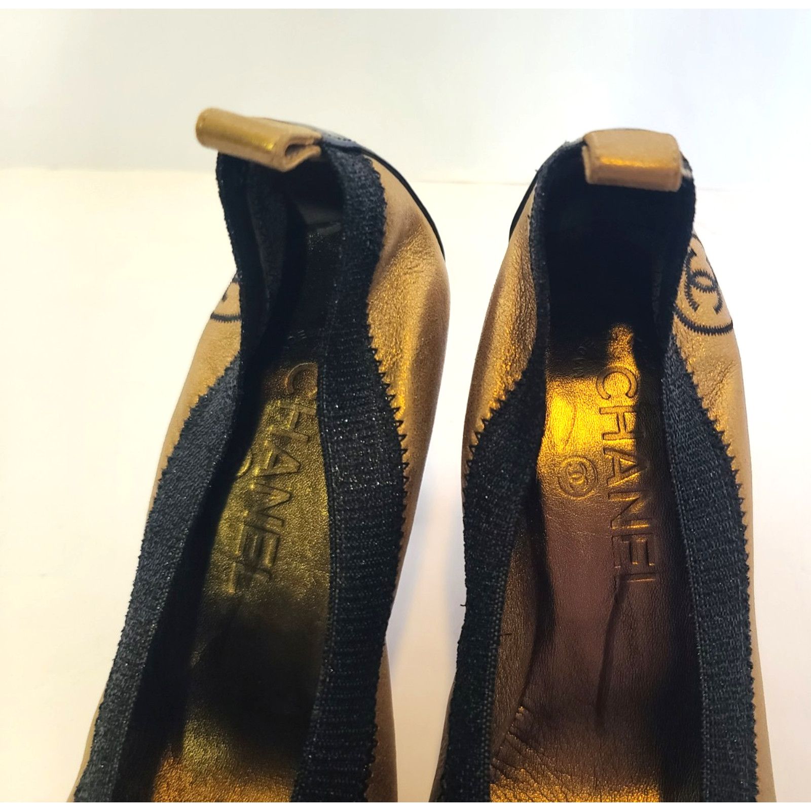 Chanel Authentic Chanel Gold Black Womens Stretch Heels EUR 36 US 6 Size US 6 / IT 36 - 6 Thumbnail