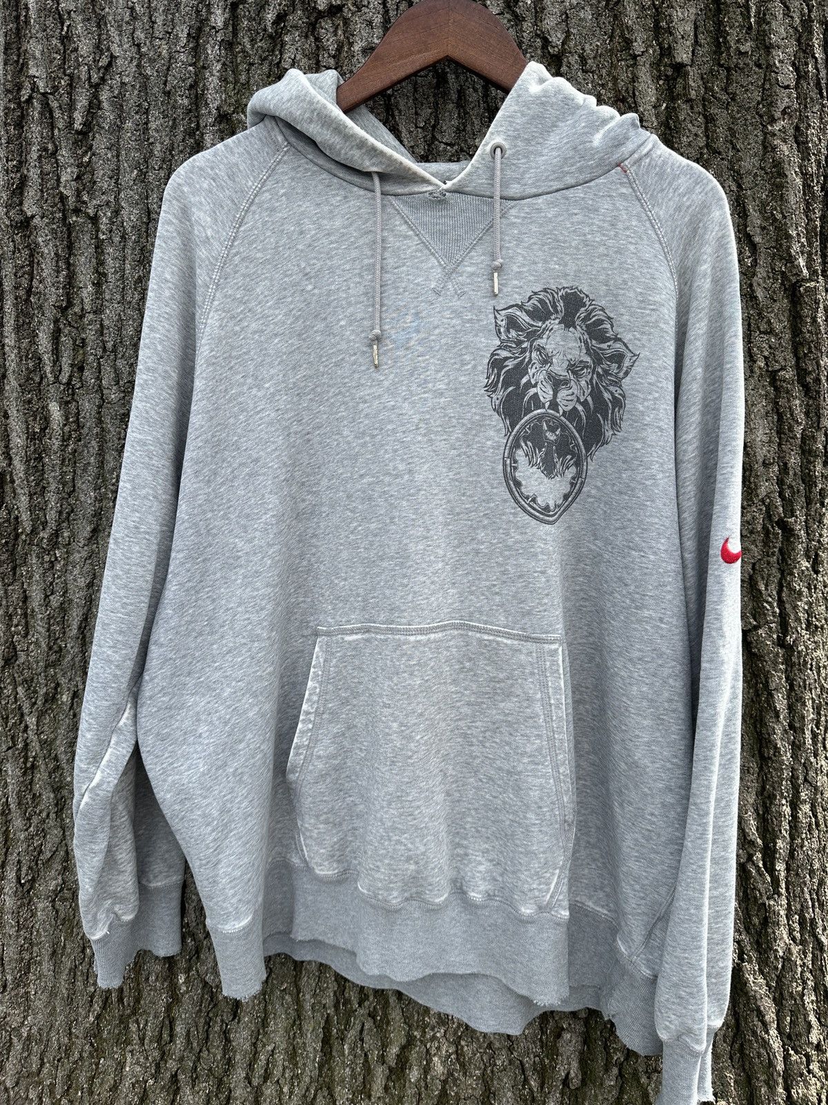Nike × Vintage Vintage Nike LeBron James Lion Gray Hoodie Sweatshirt Size US XXL / EU 58 / 5 - 1 Thumbnail