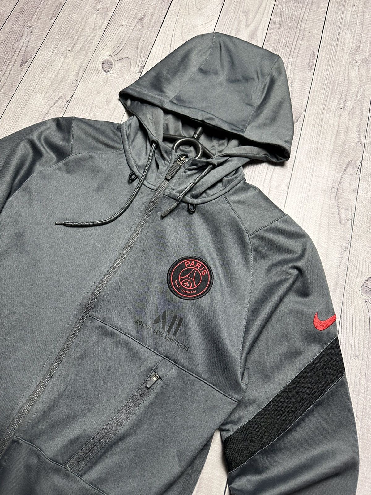 Nike × Vintage Vintage Nike Paris PSG soccer tracksuit size Xs logo Size US XS / EU 42 / 0 - 4 Thumbnail