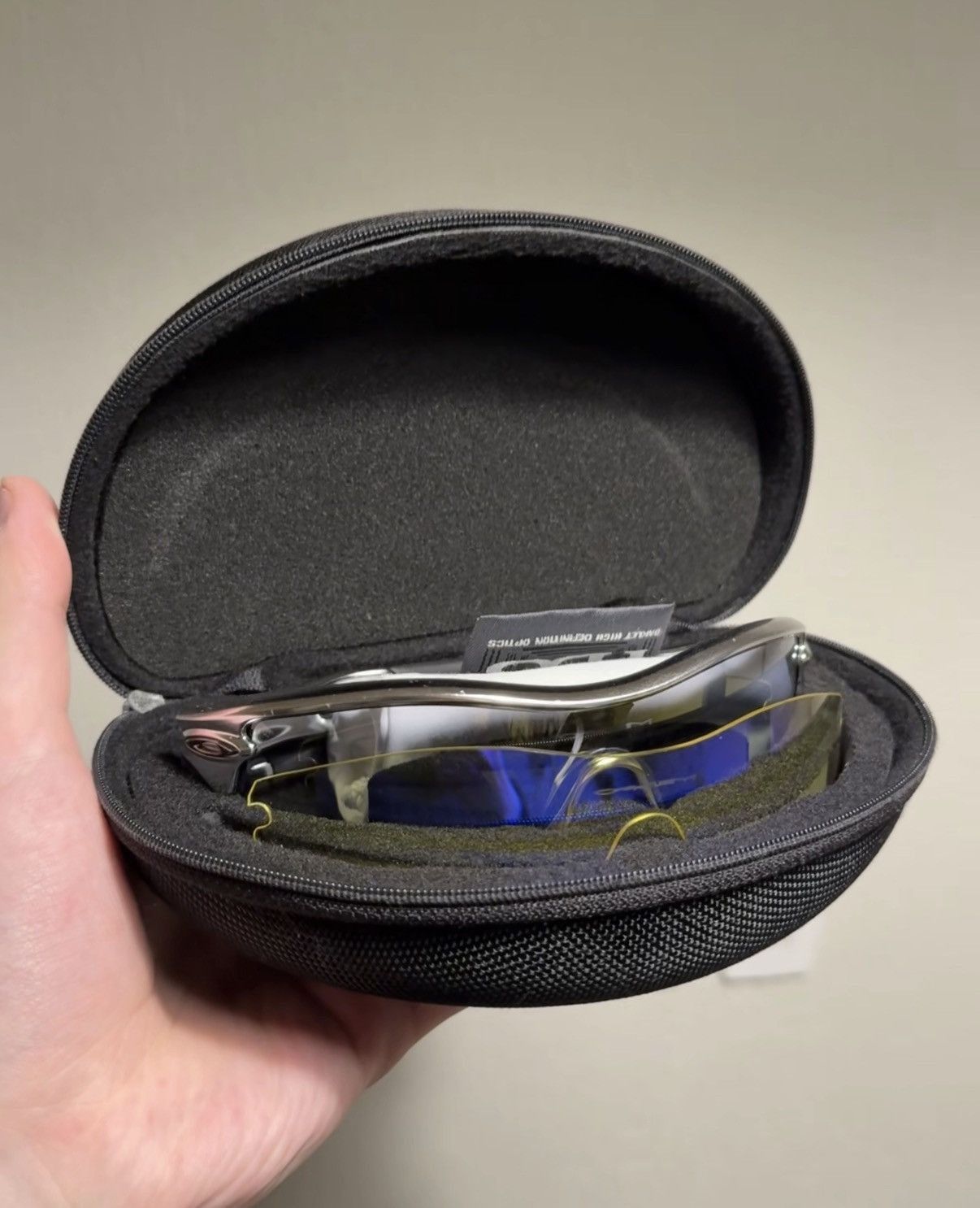 Oakley Gray Shield Sunglasses with Tinted Lenses Size ONE SIZE - 4 Thumbnail
