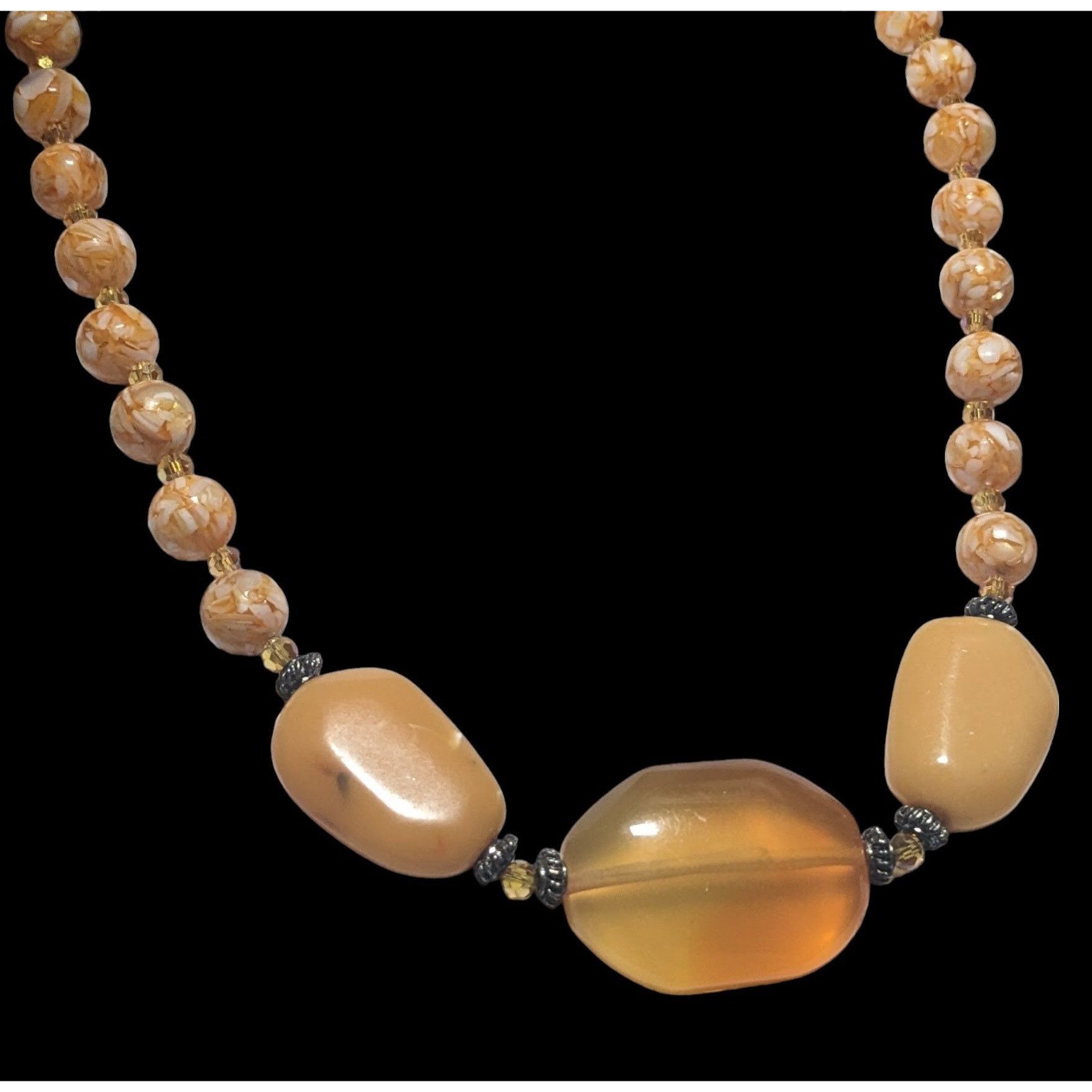 Other Retro Orange Cream Chunky Beaded Necklace Size ONE SIZE - 4 Thumbnail