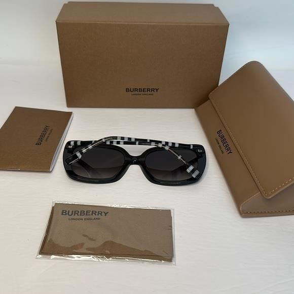 Burberry BURBERRY BE4323 CAROLL Square Oversized Sunglasses","descrip Size ONE SIZE - 2 Thumbnail