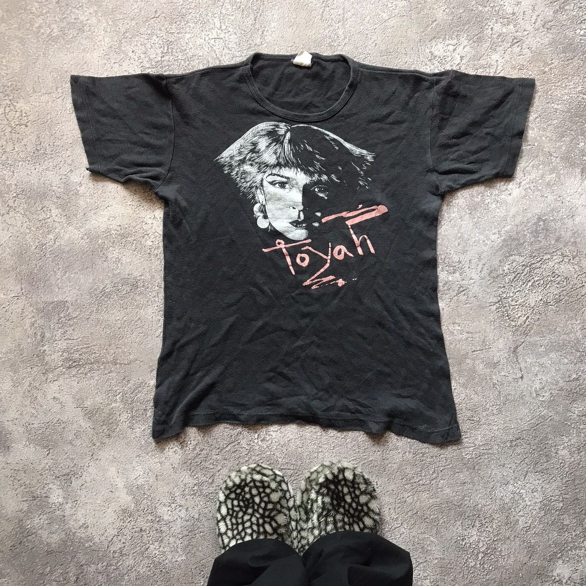 Vintage Vintage 90s Toyah Graphic Tee Sun Faded Grunge Streetwear L Size US L / EU 52-54 / 3 - 1 Thumbnail
