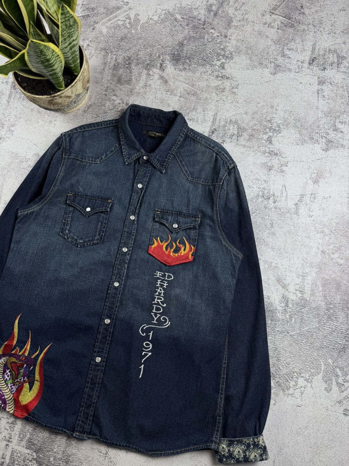 Ed Hardy Vintage Ed Hardy Dragon Y2K Denim Jeans Jacket Faded Shirt Size US XL / EU 56 / 4 - 13 Thumbnail
