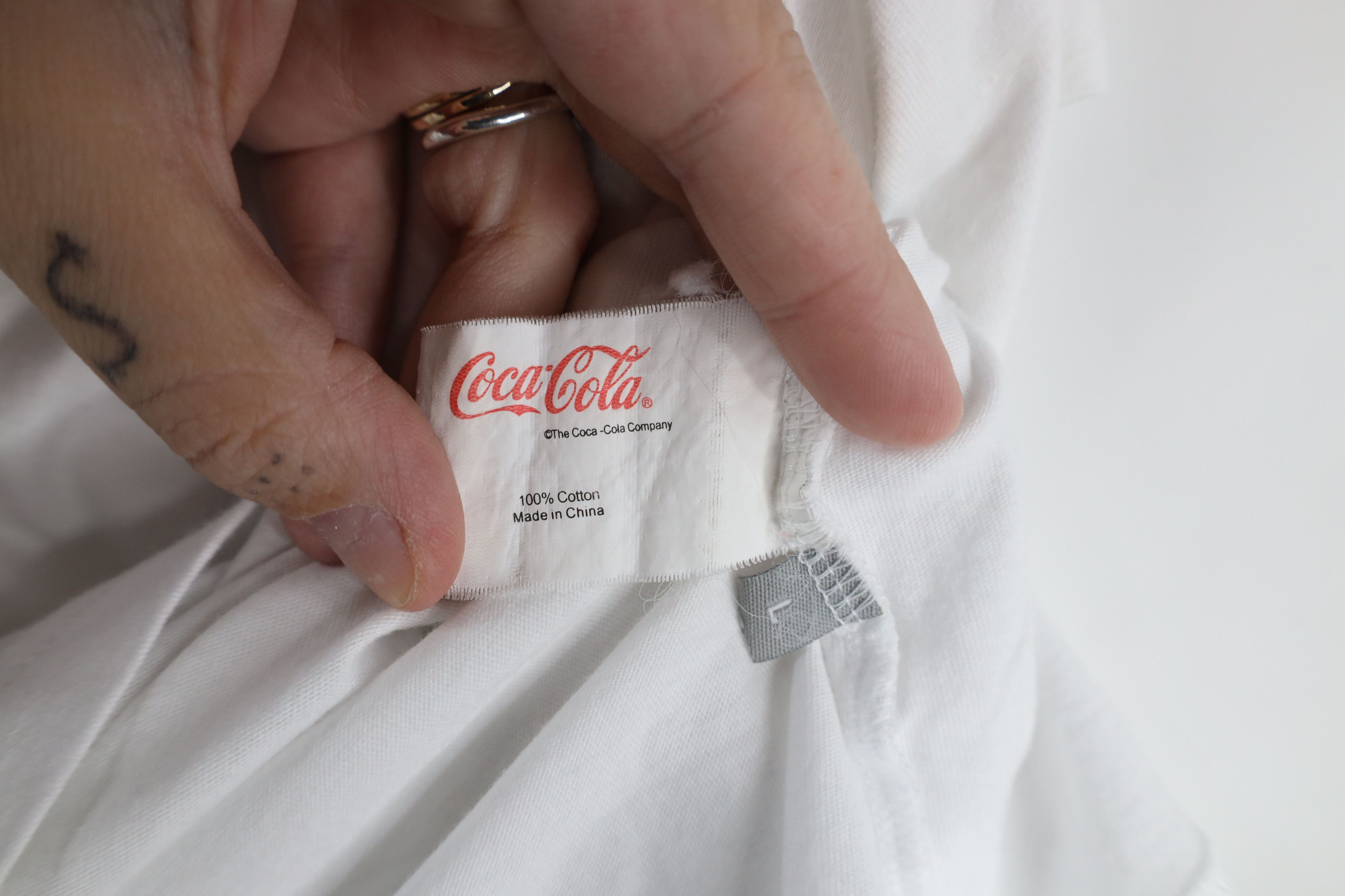 Coca Cola × Vintage Shag for Coca Cola London Short Sleeve T-Shirt White Cotton Size US L / EU 52-54 / 3 - 7 Thumbnail