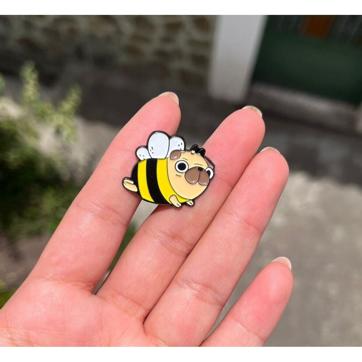 Other New Pin Pug Bee Enamel Collectible Animals Cool Unisex for P Size ONE SIZE - 1 Thumbnail