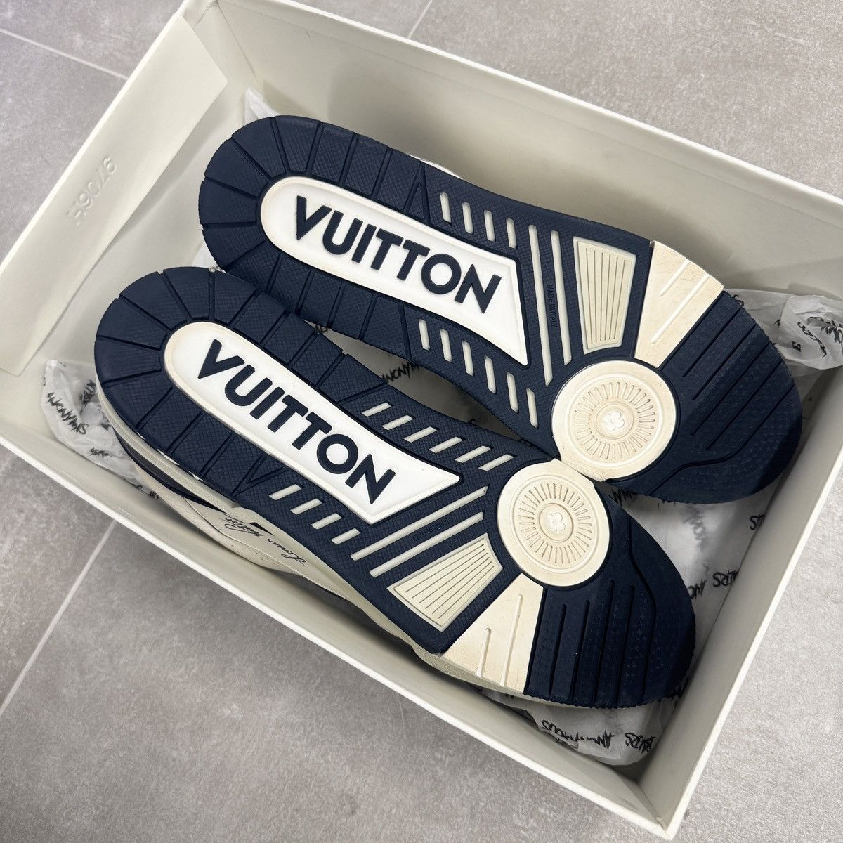 Louis Vuitton Louis Vuitton 1ABFAF #54 Trainers Marine White RRP £995 Size US 9 / EU 42 - 8 Thumbnail