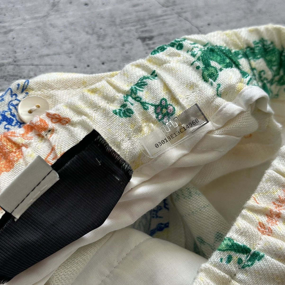 Disney × Gucci Gucci x Disney Mickey Mouse Ivory Shorts Linen Men’s Size 48 Size US 31 - 18 Thumbnail