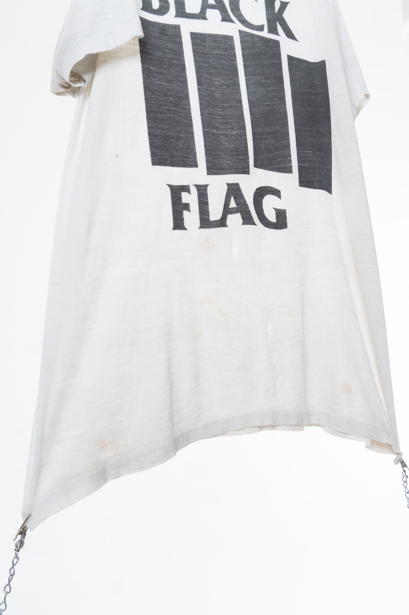 Vintage VINTAGE 1980s BLACK FLAG THRASHED BARS T-SHIRT Size US L / EU 52-54 / 3 - 7 Thumbnail