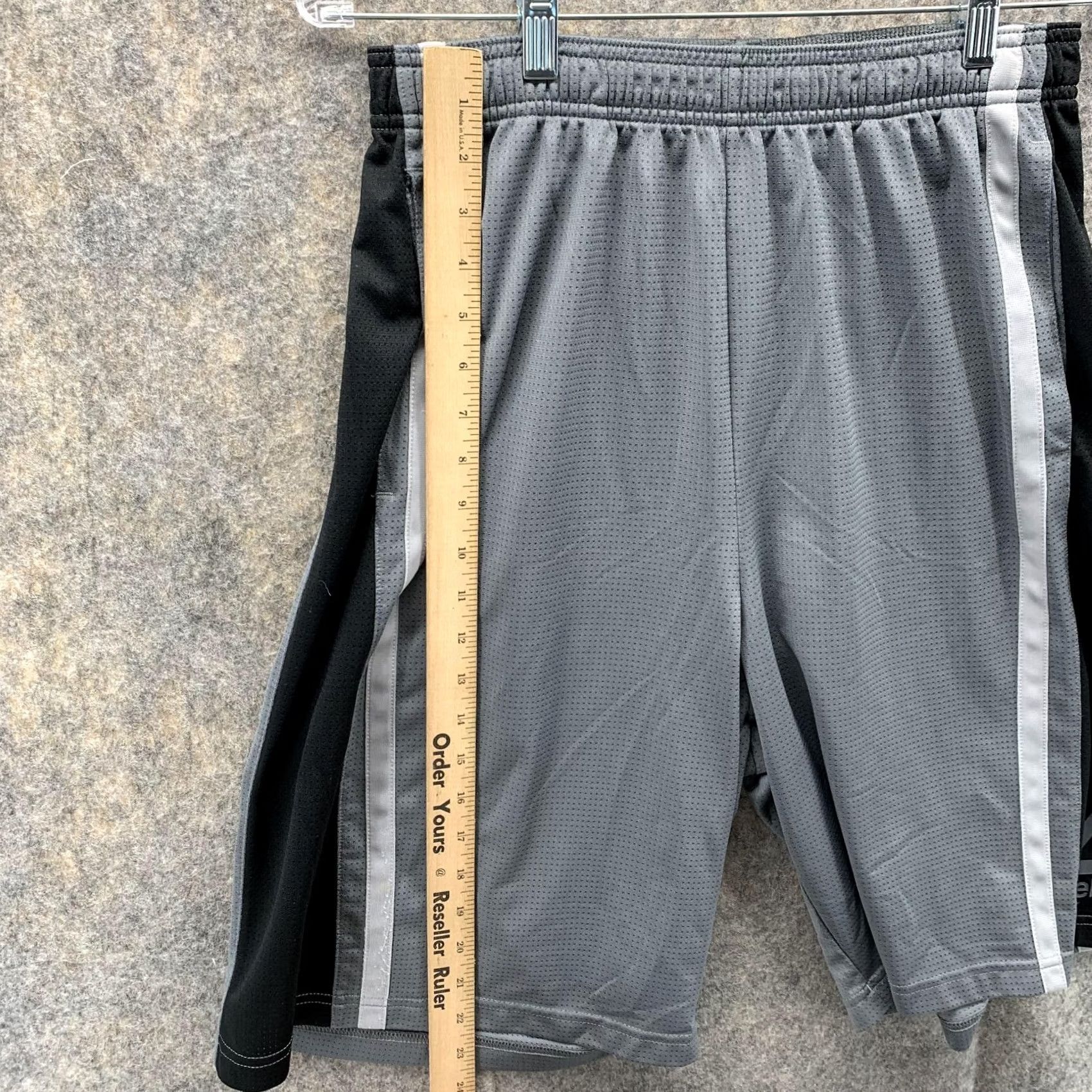 Reebok Reebok Shorts Men Medium Logo Grey Outdoors Athletic Basketball Gym CrossFit Casual Size US 31 - 7 Thumbnail
