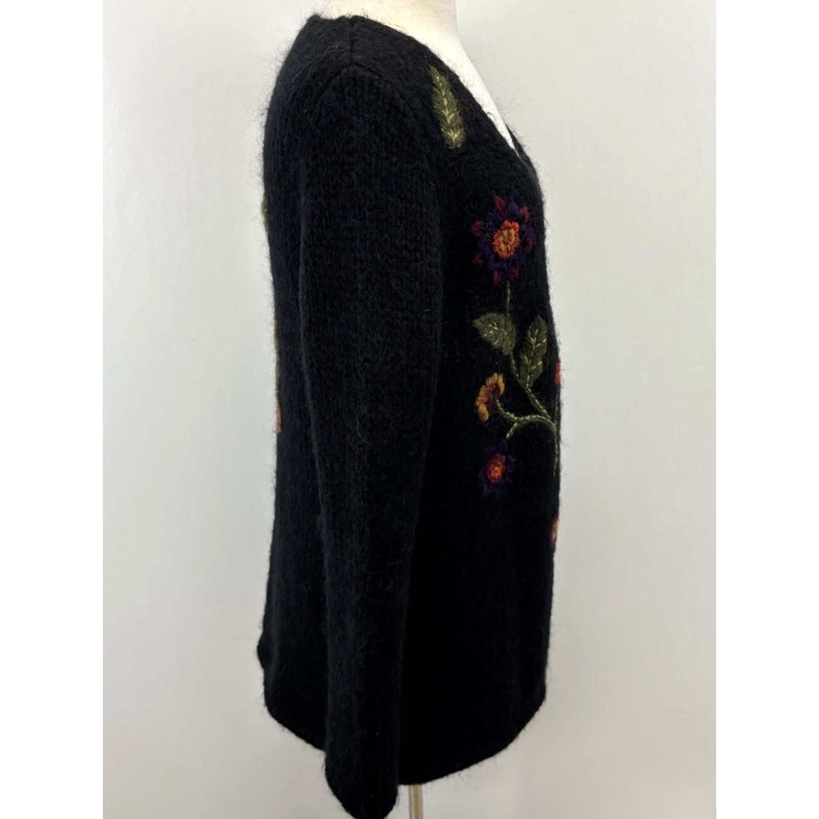 Willi Smith VINTAGE Willi Smith Cardigan Sweater Mohair Blend Large Black Floral Embroidered Chunky Knit L Womens Size L / US 10 / IT 46 - 4 Thumbnail